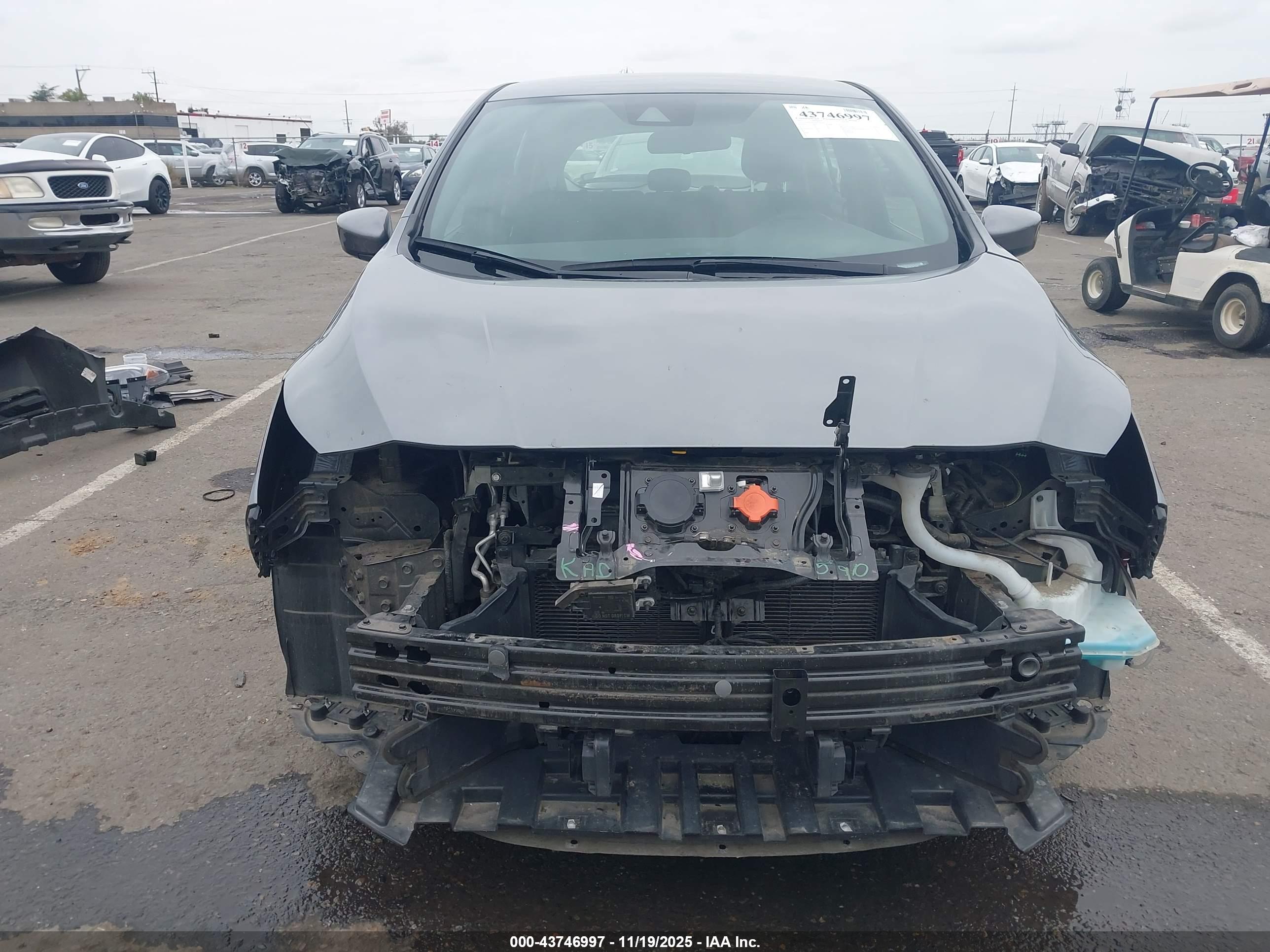 NISSAN LEAF image 6