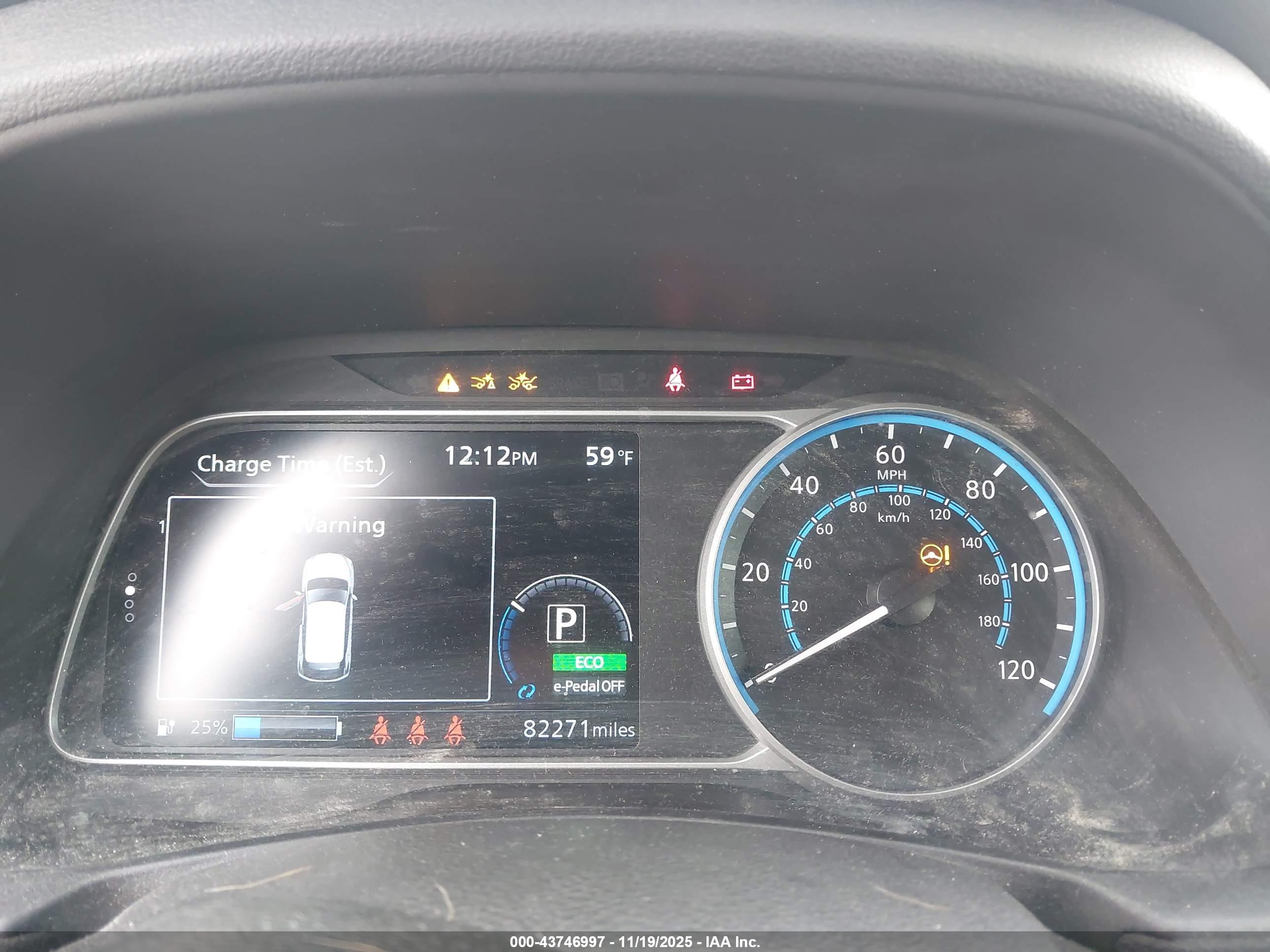 NISSAN LEAF image 7