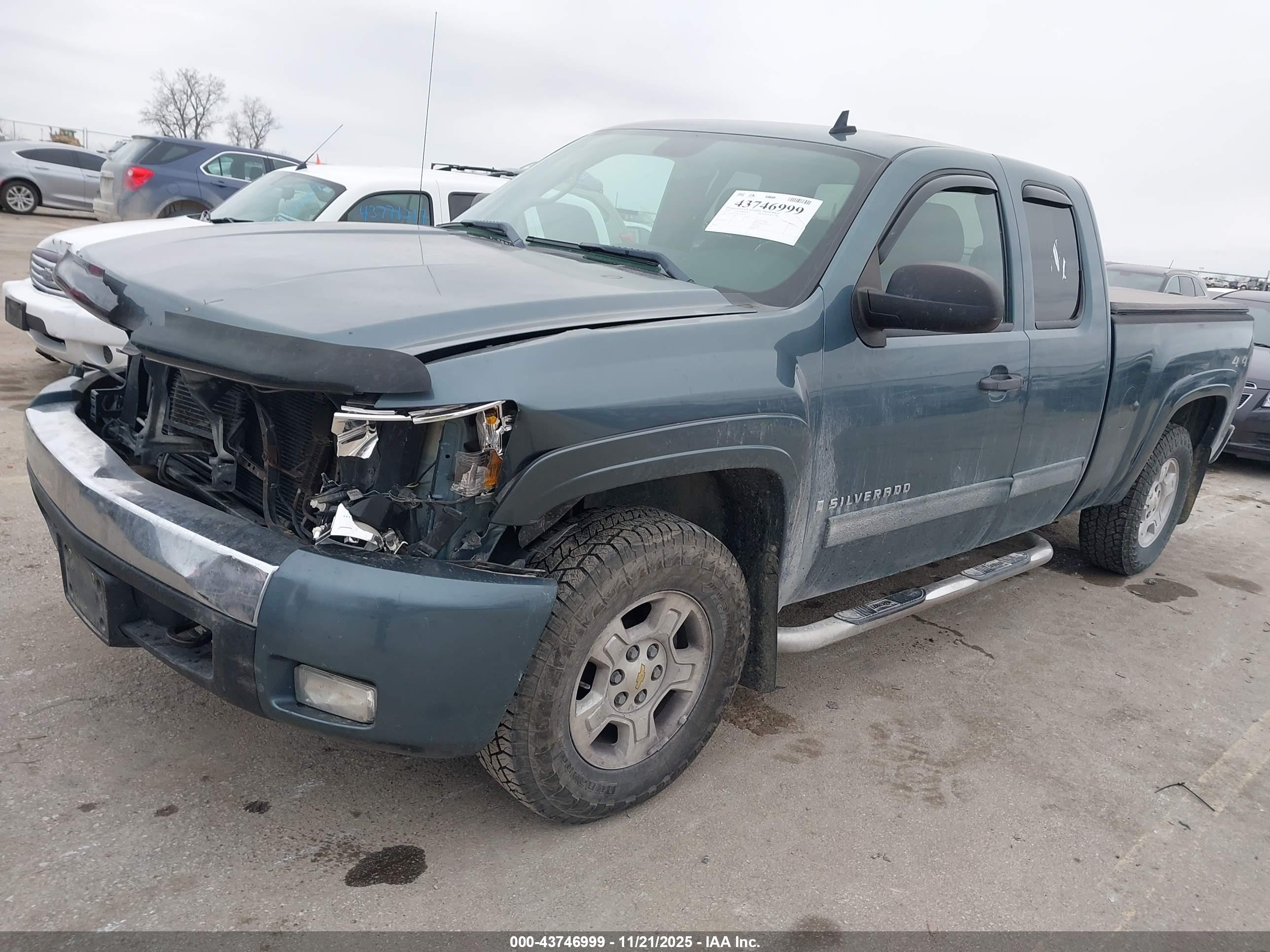 CHEVROLET SILVERADO image 2