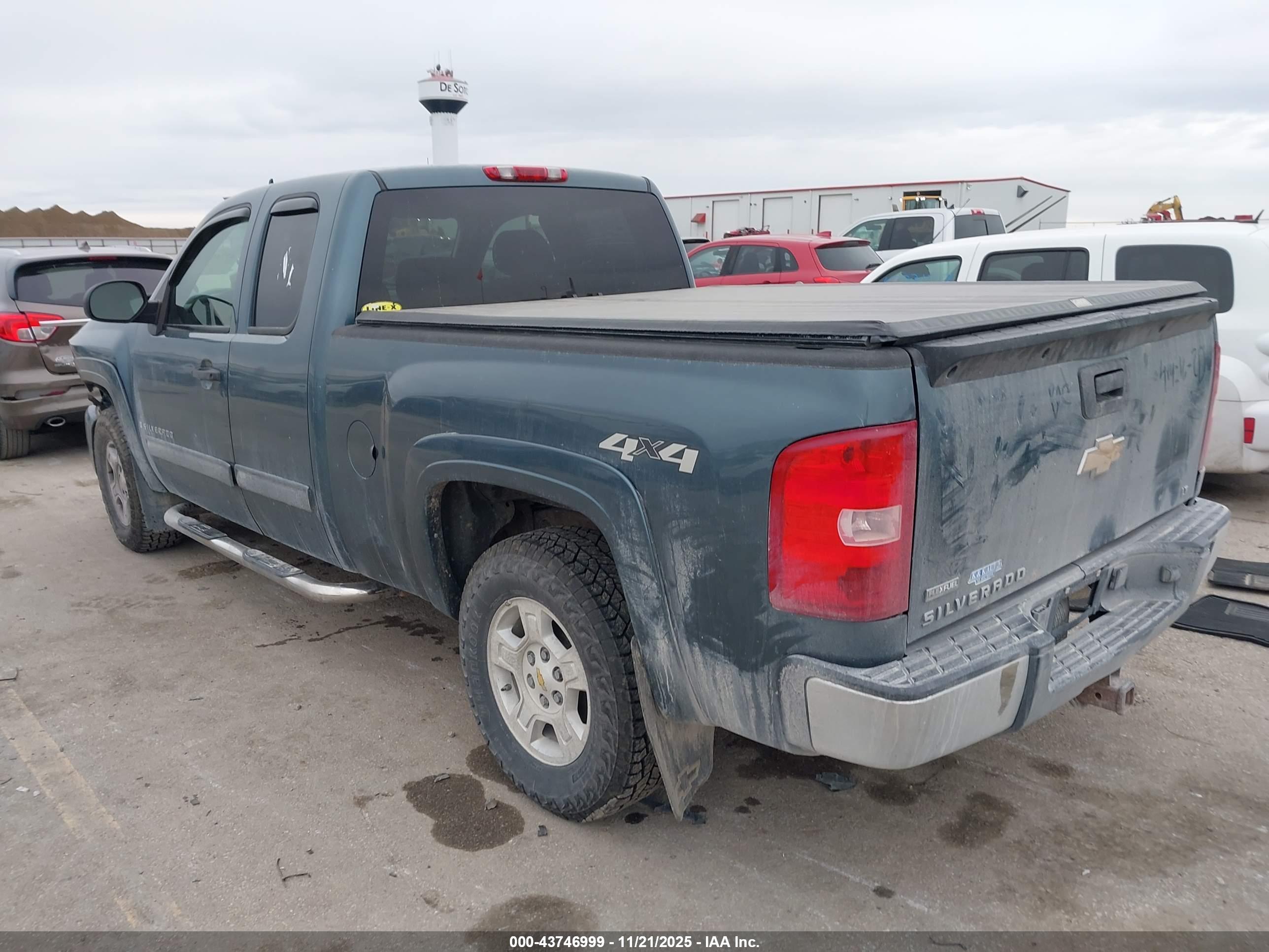 CHEVROLET SILVERADO image 3