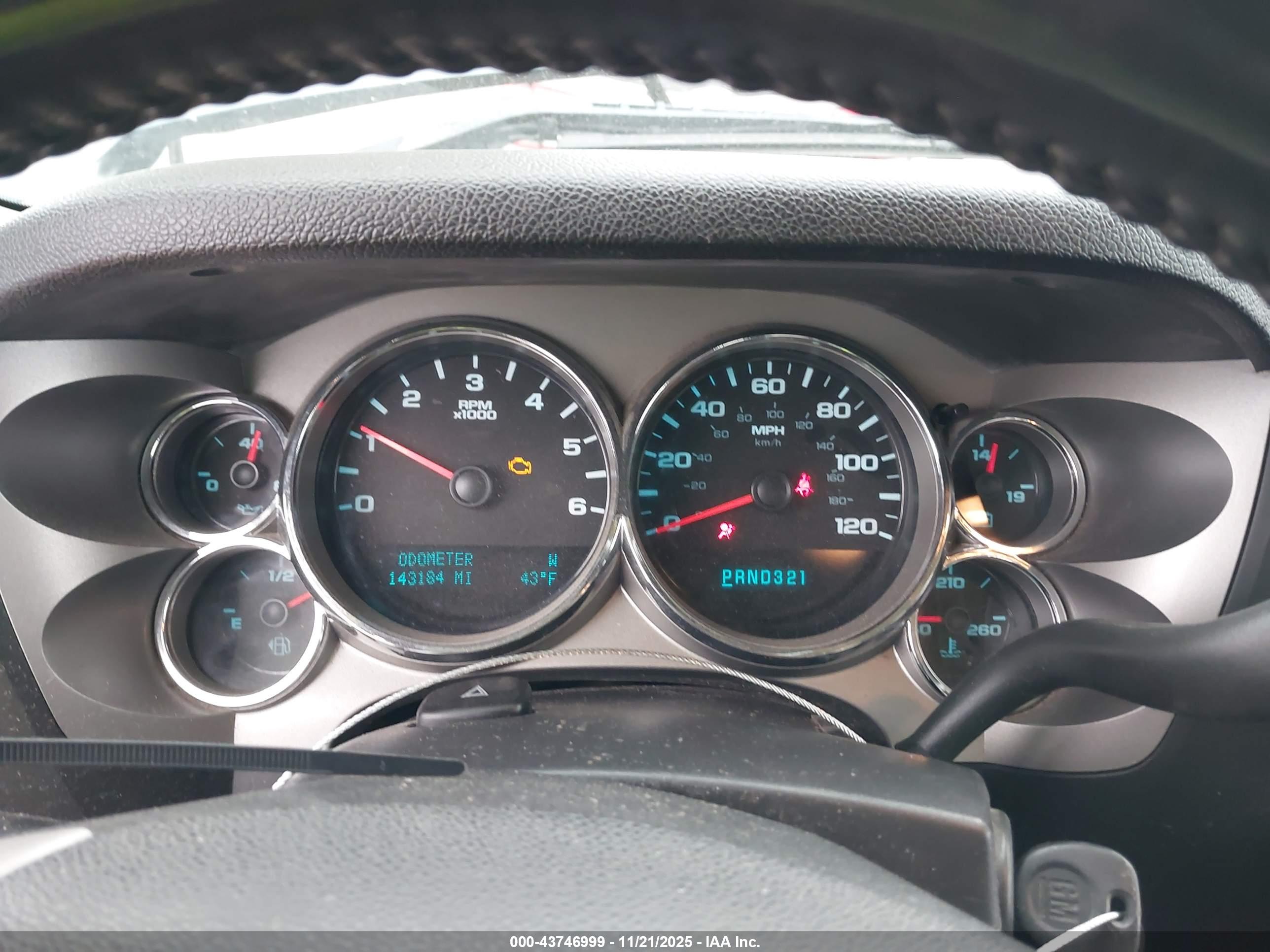 CHEVROLET SILVERADO image 7