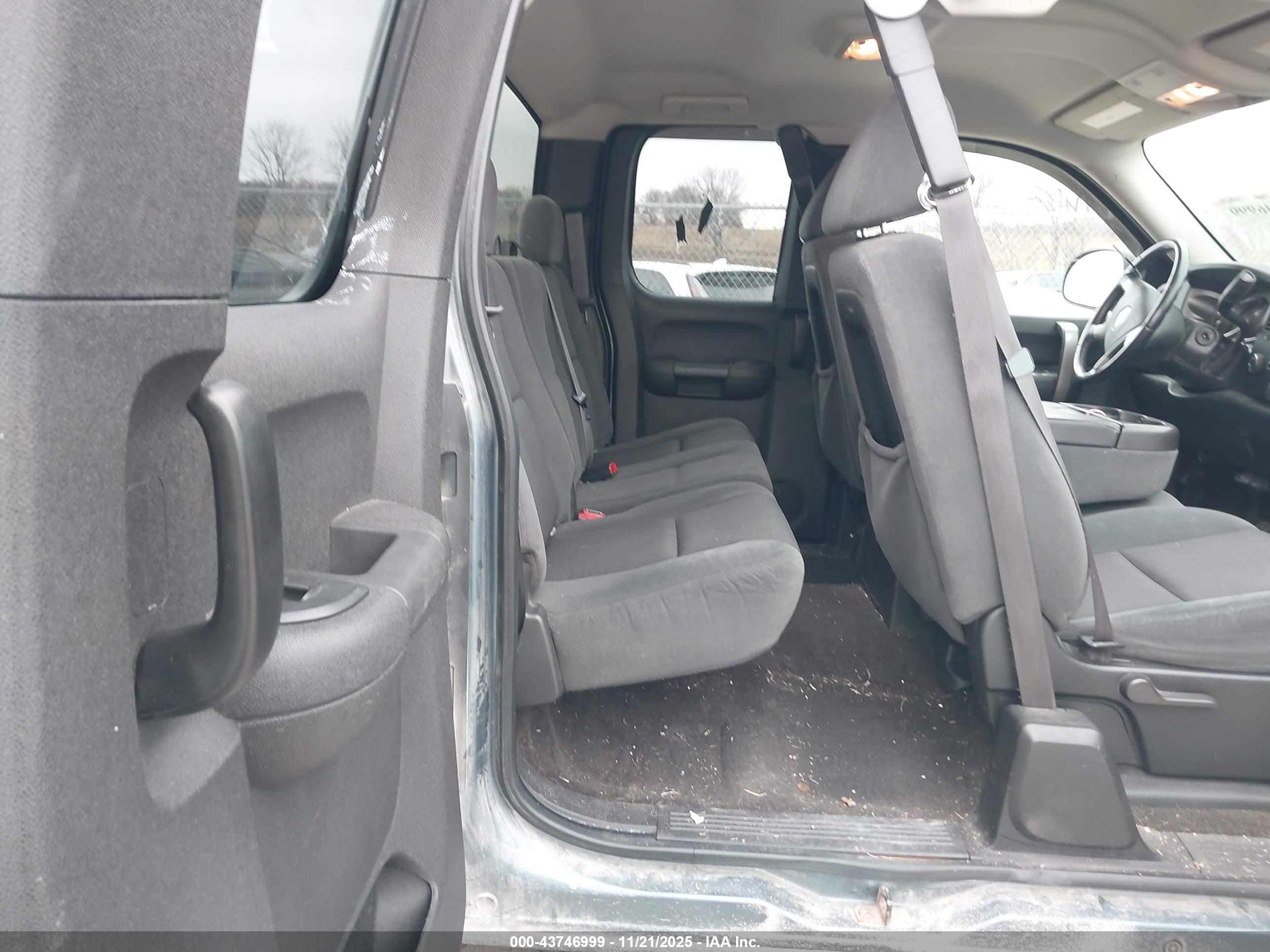 CHEVROLET SILVERADO image 8