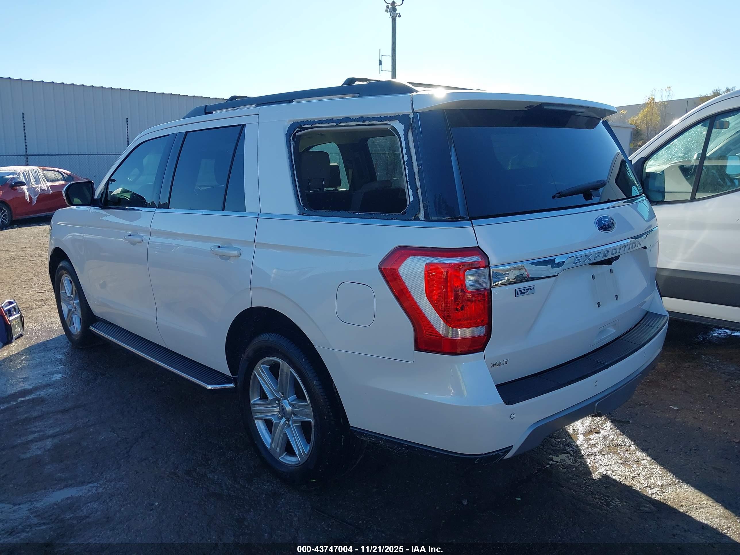 FORD EXPEDITION image 3