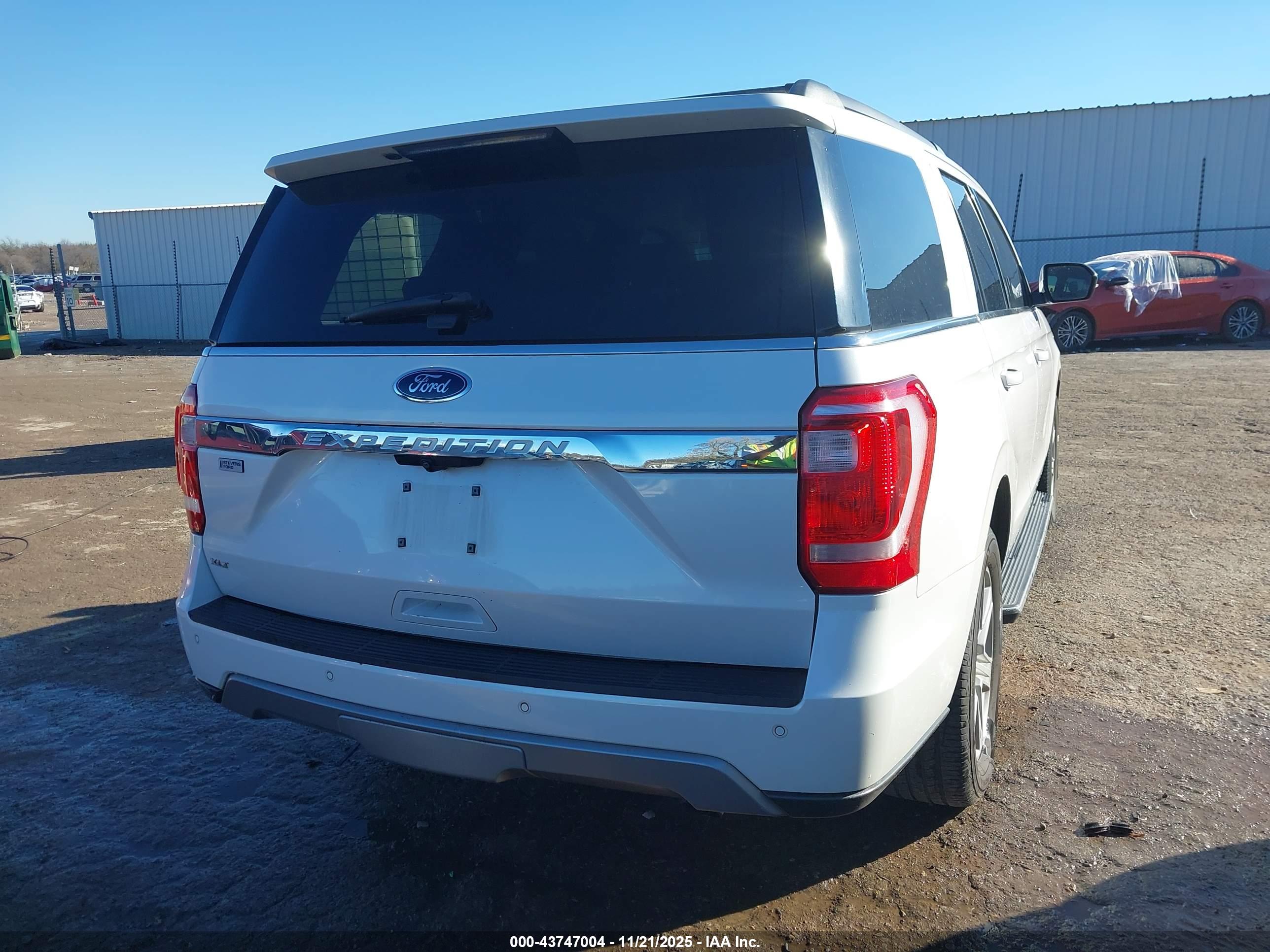 FORD EXPEDITION image 4