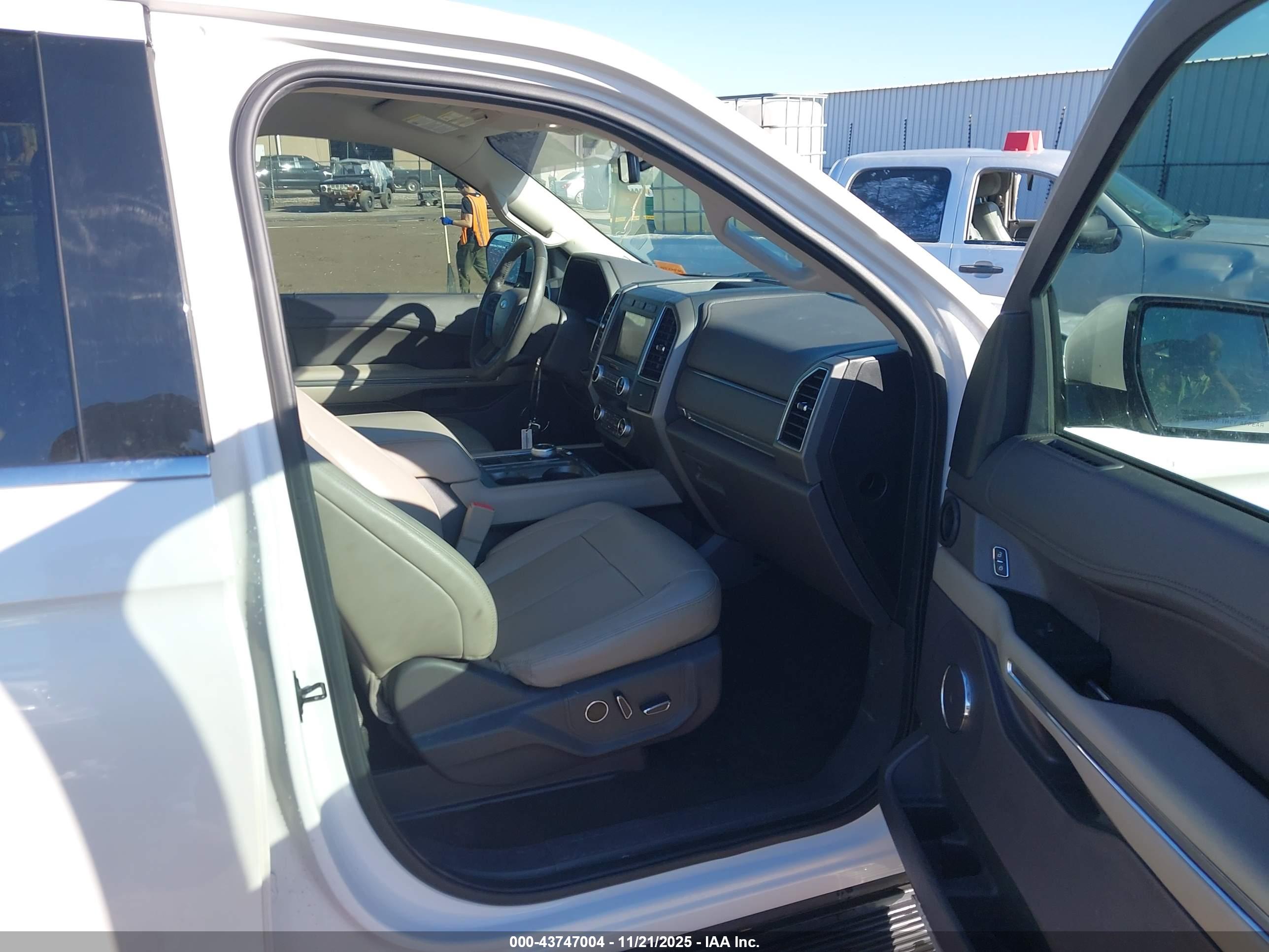 FORD EXPEDITION image 5