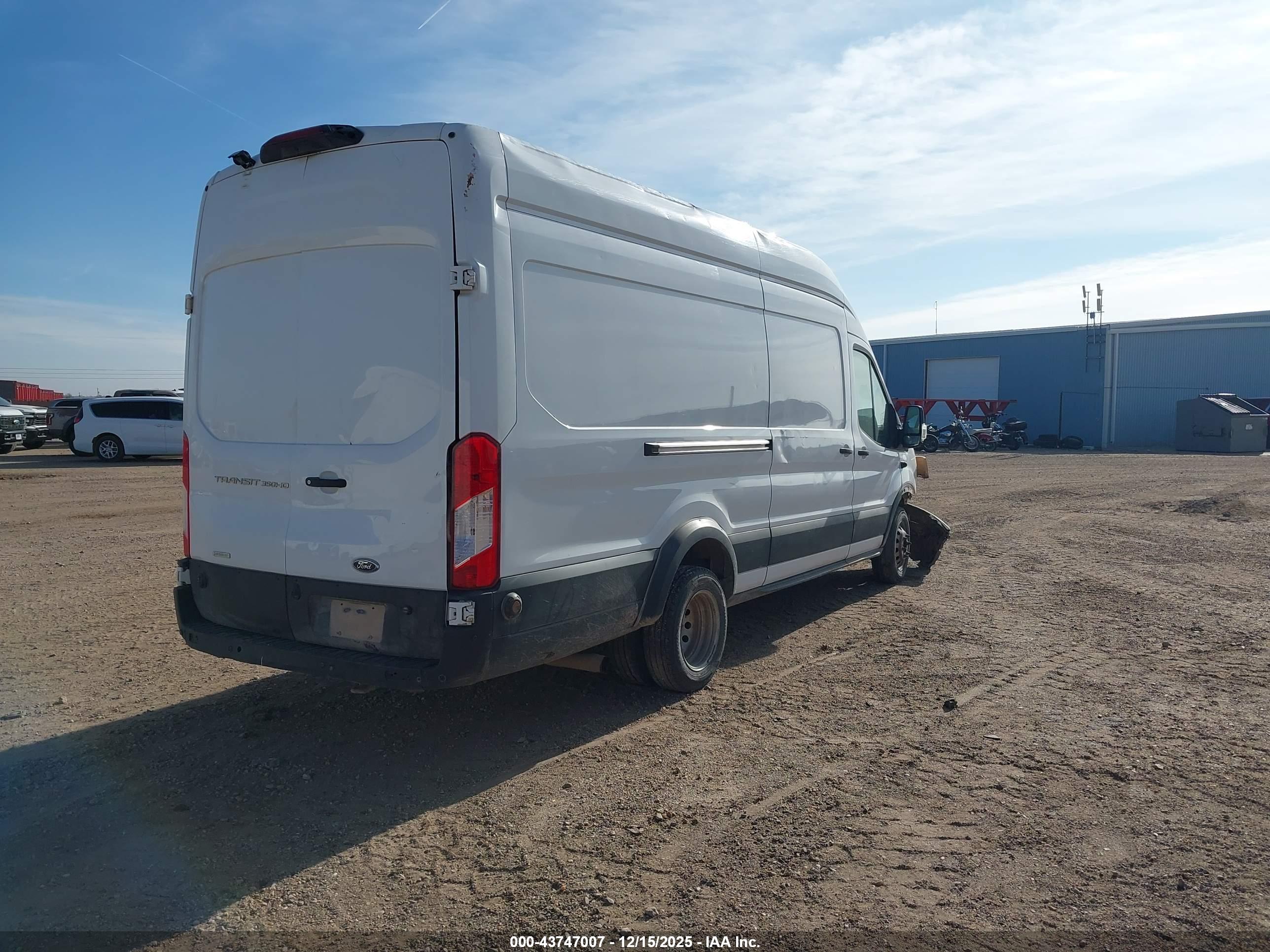FORD TRANSIT image 4