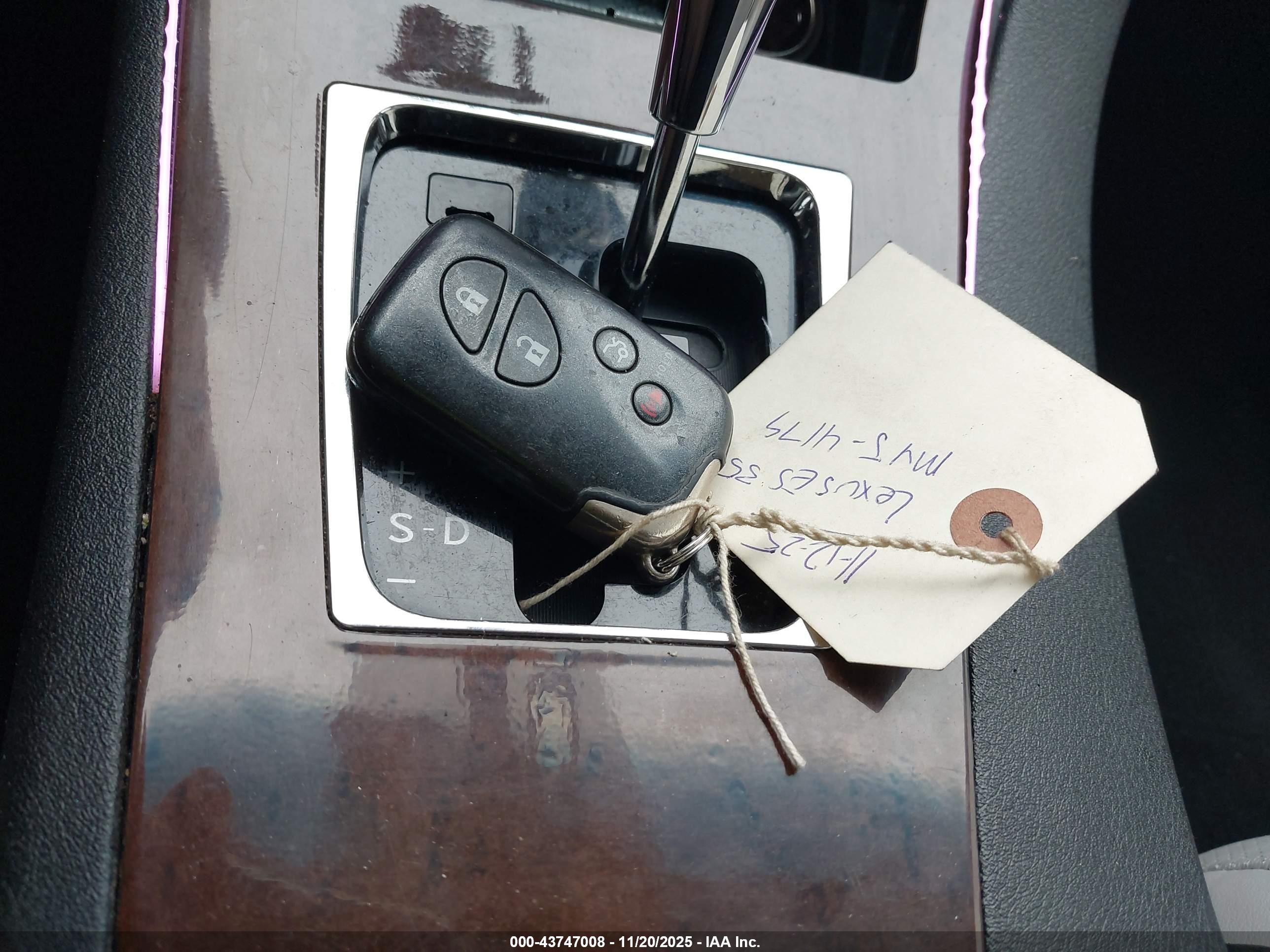 LEXUS ES image 11
