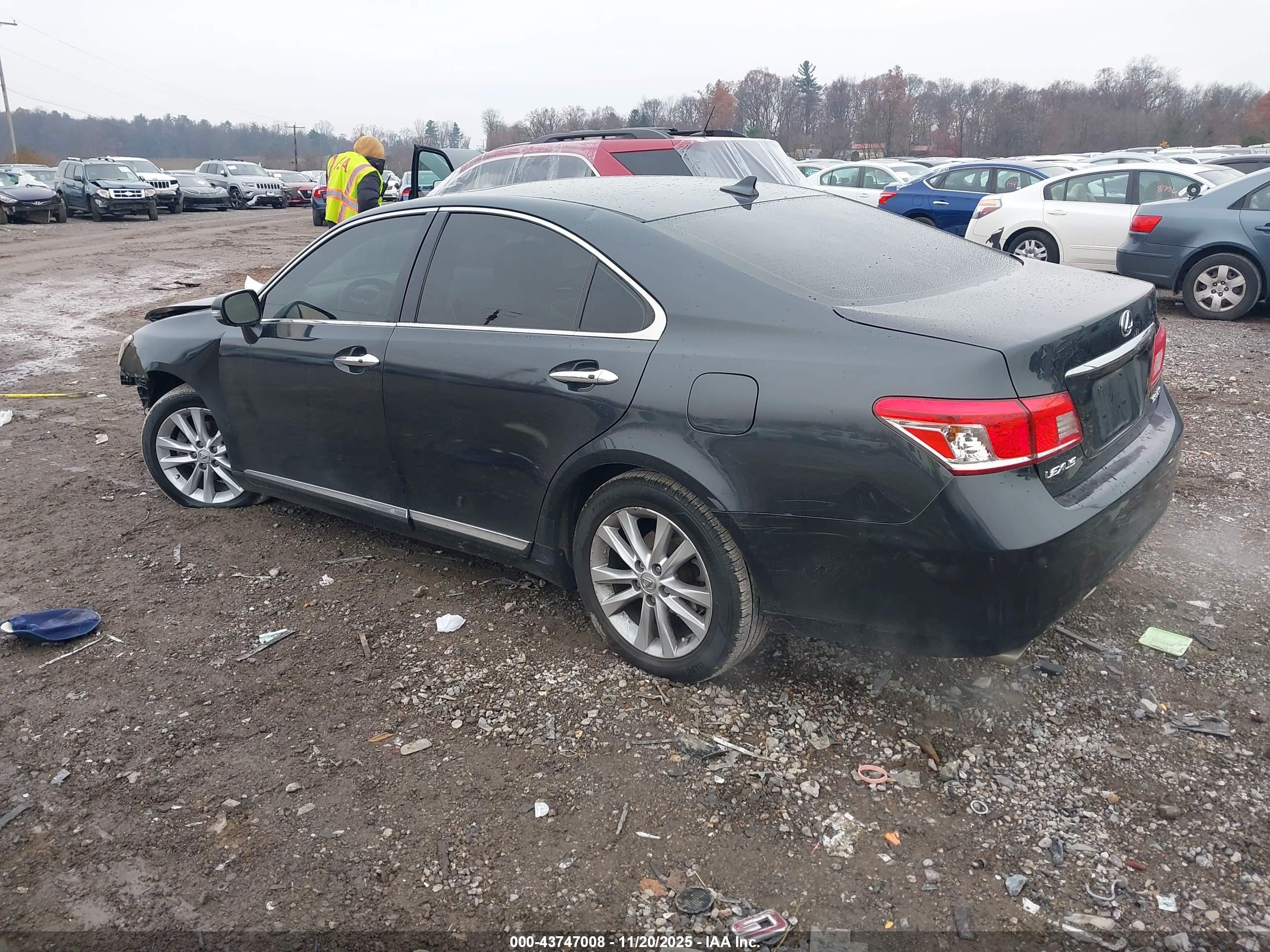 LEXUS ES image 3