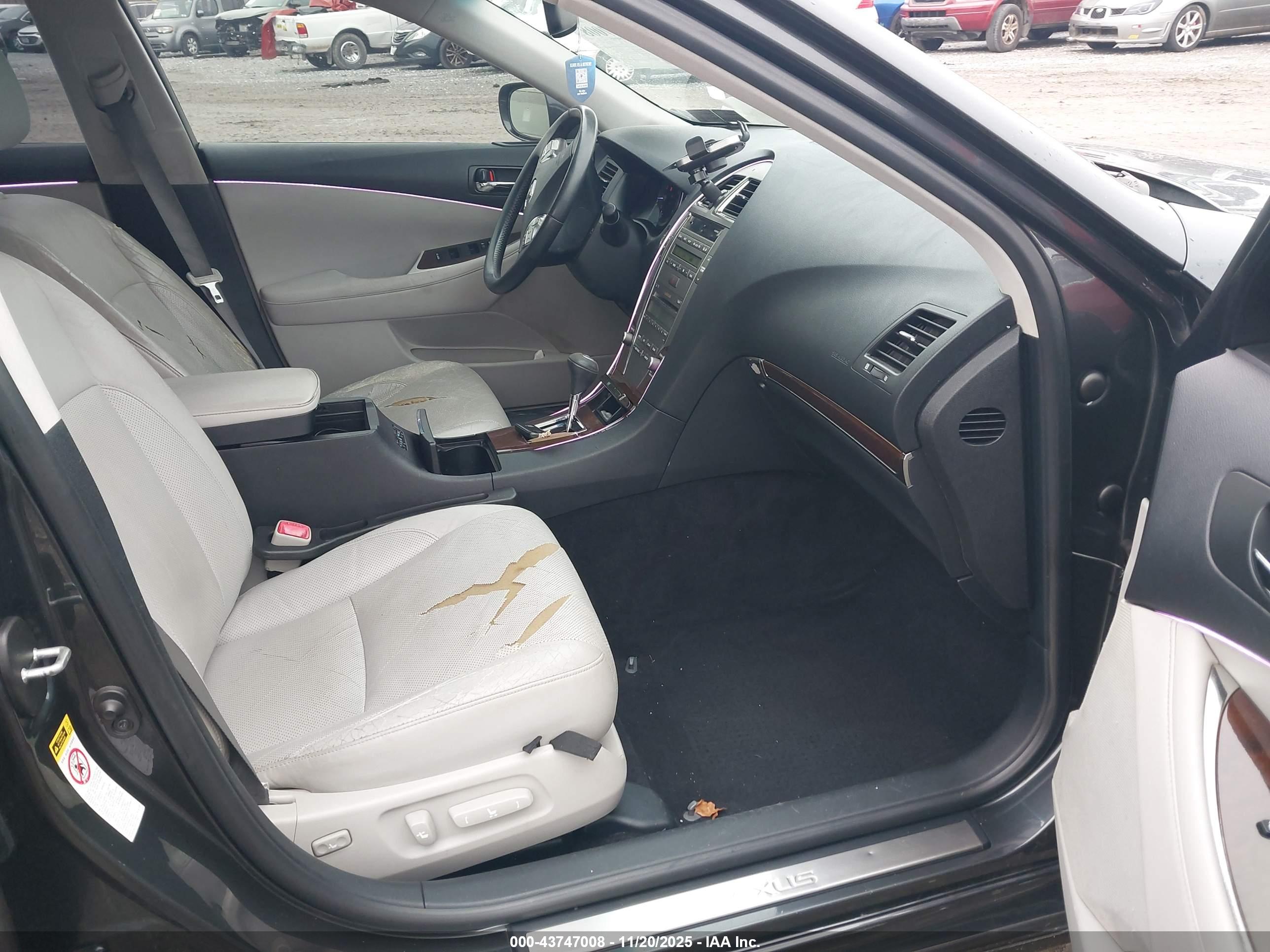 LEXUS ES image 5