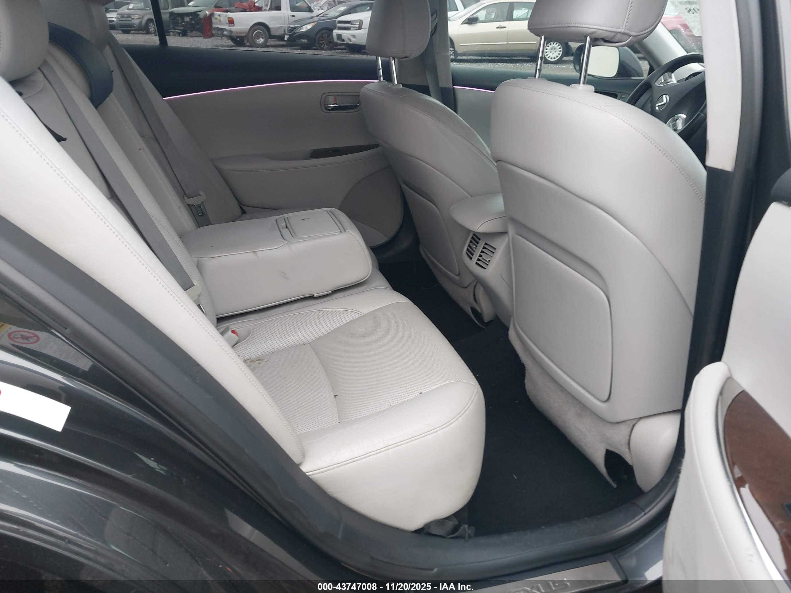 LEXUS ES image 8