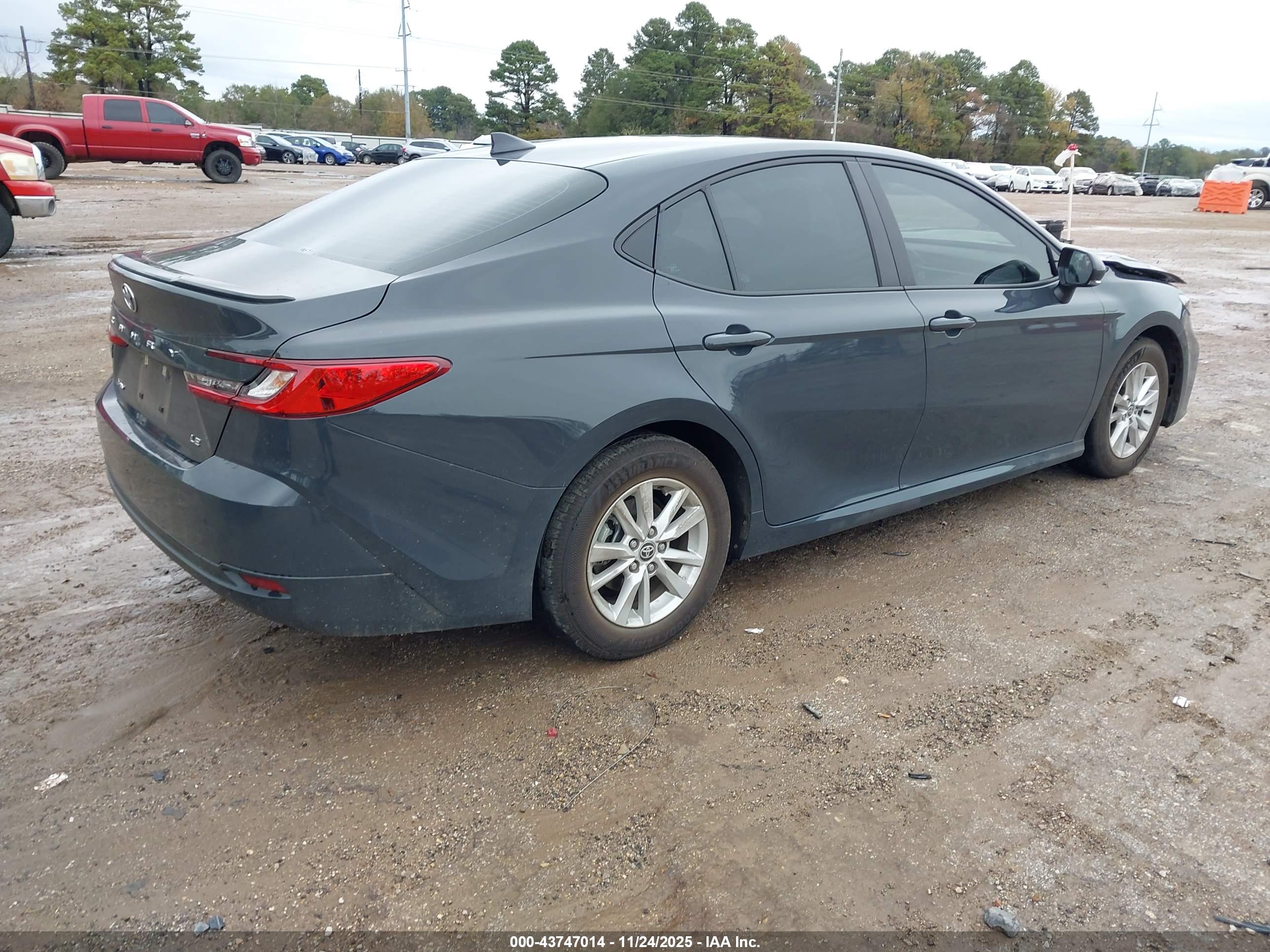 TOYOTA CAMRY image 4