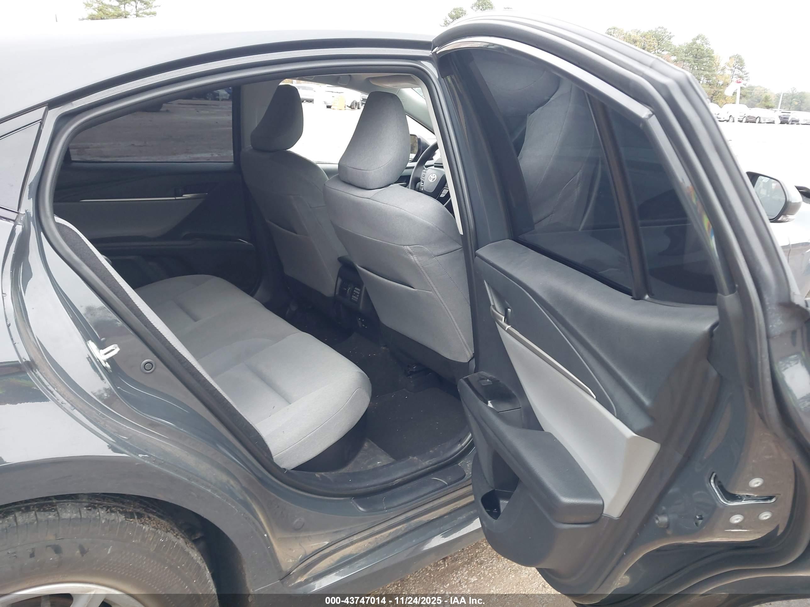 TOYOTA CAMRY image 8