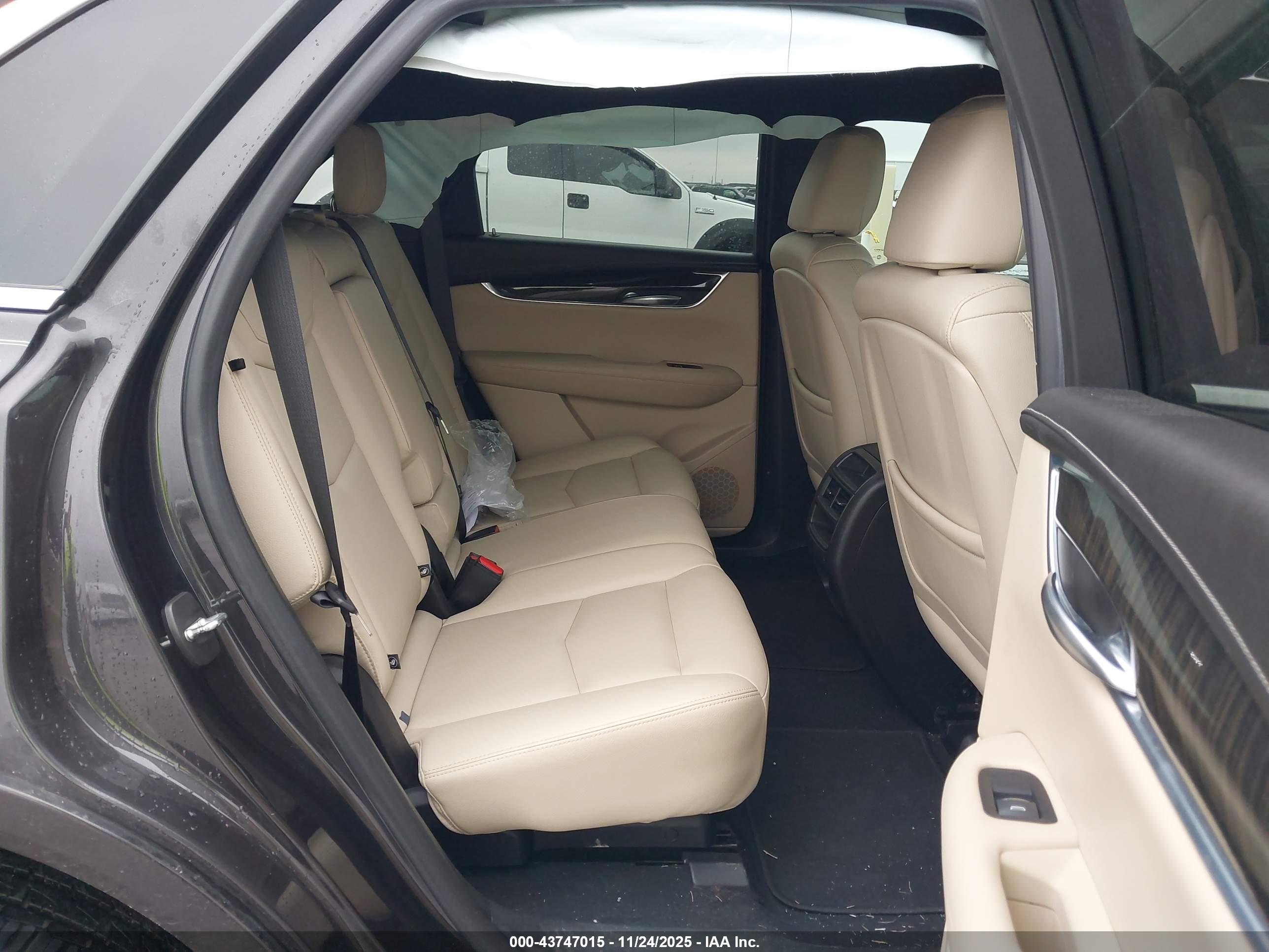 CADILLAC XT5 image 8