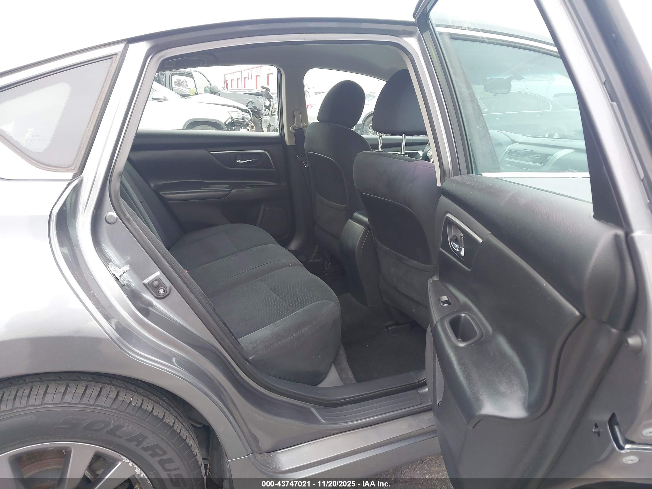 NISSAN ALTIMA image 8