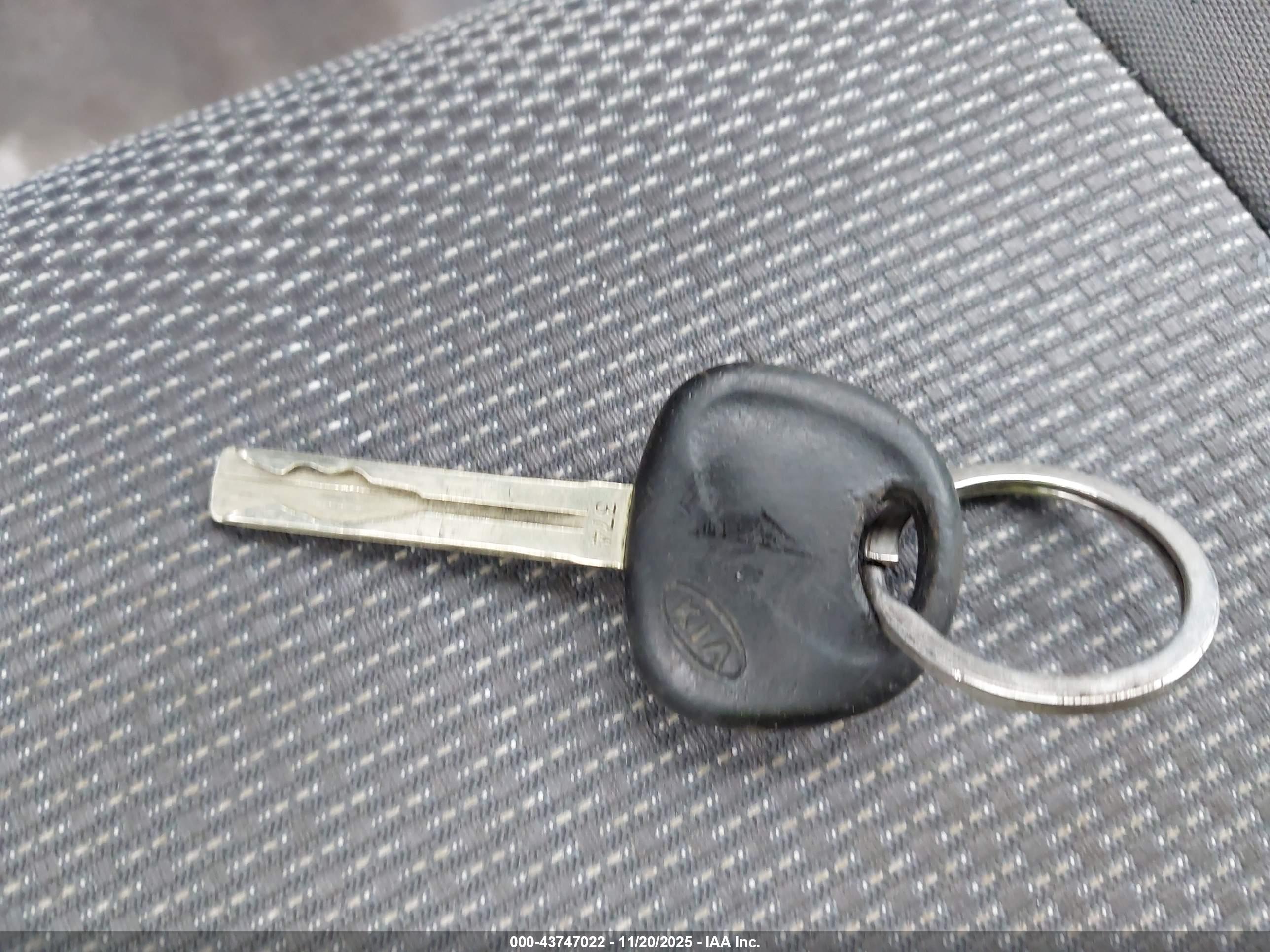 KIA RIO image 11