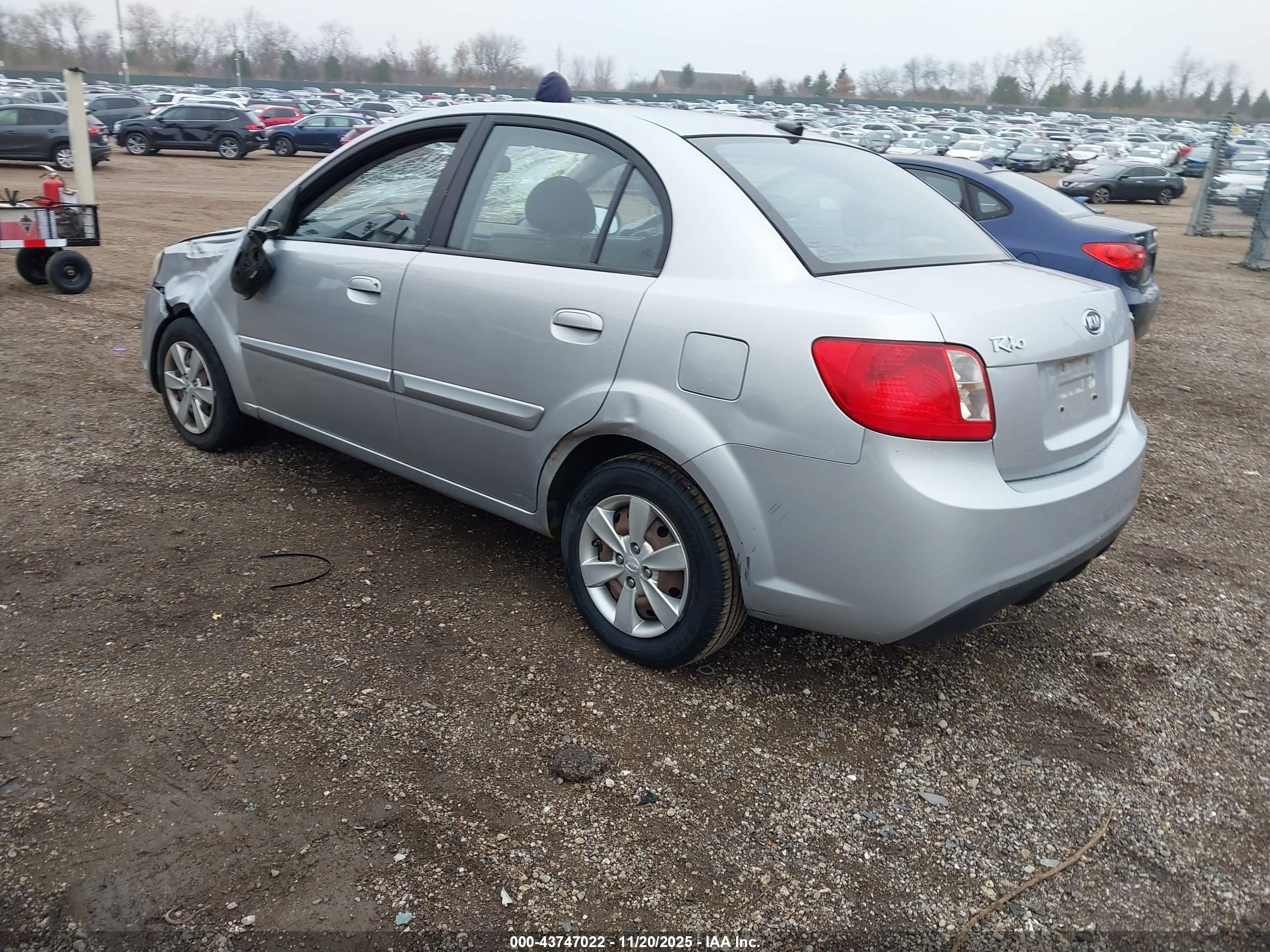 KIA RIO image 3