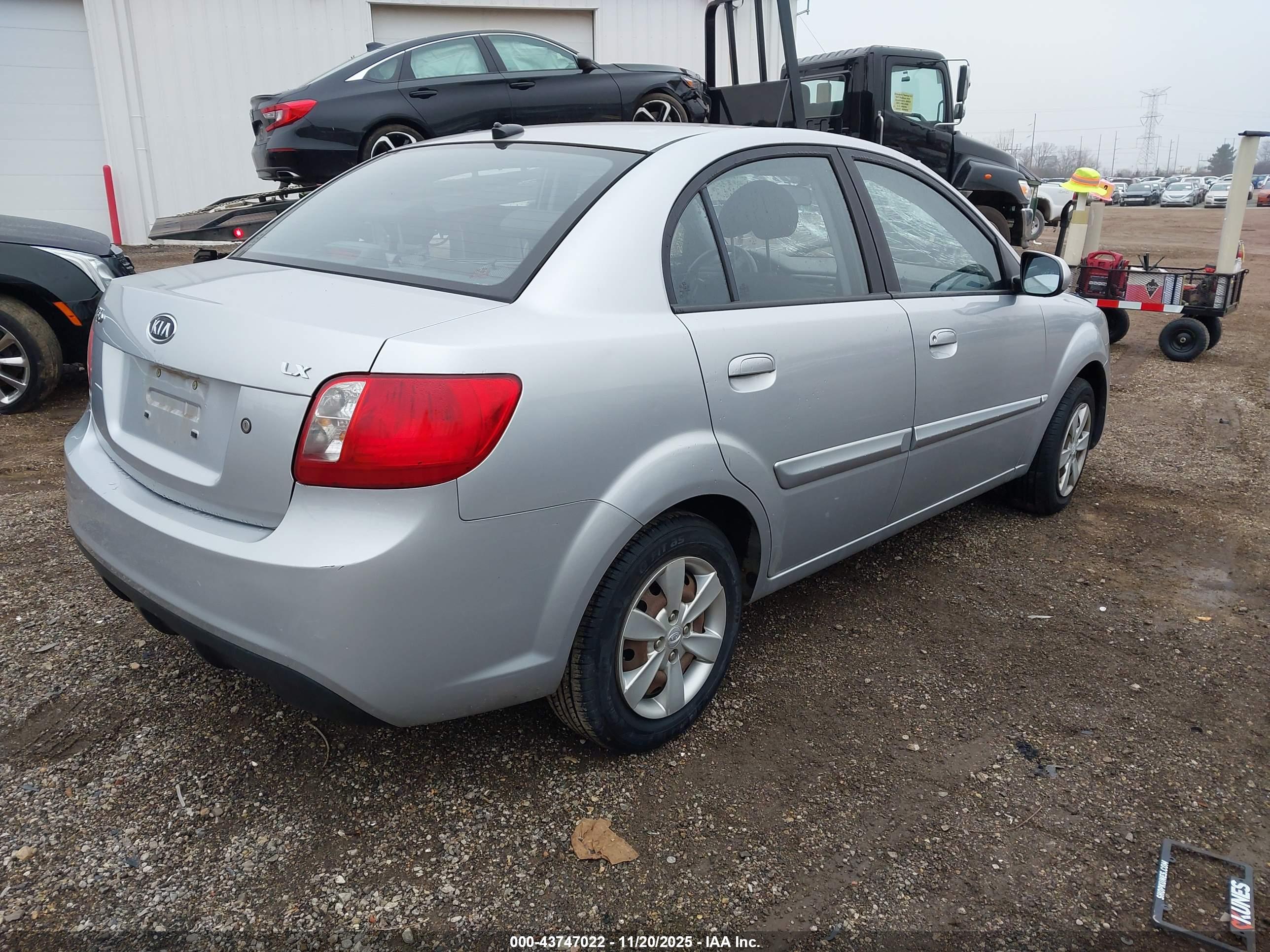 KIA RIO image 4