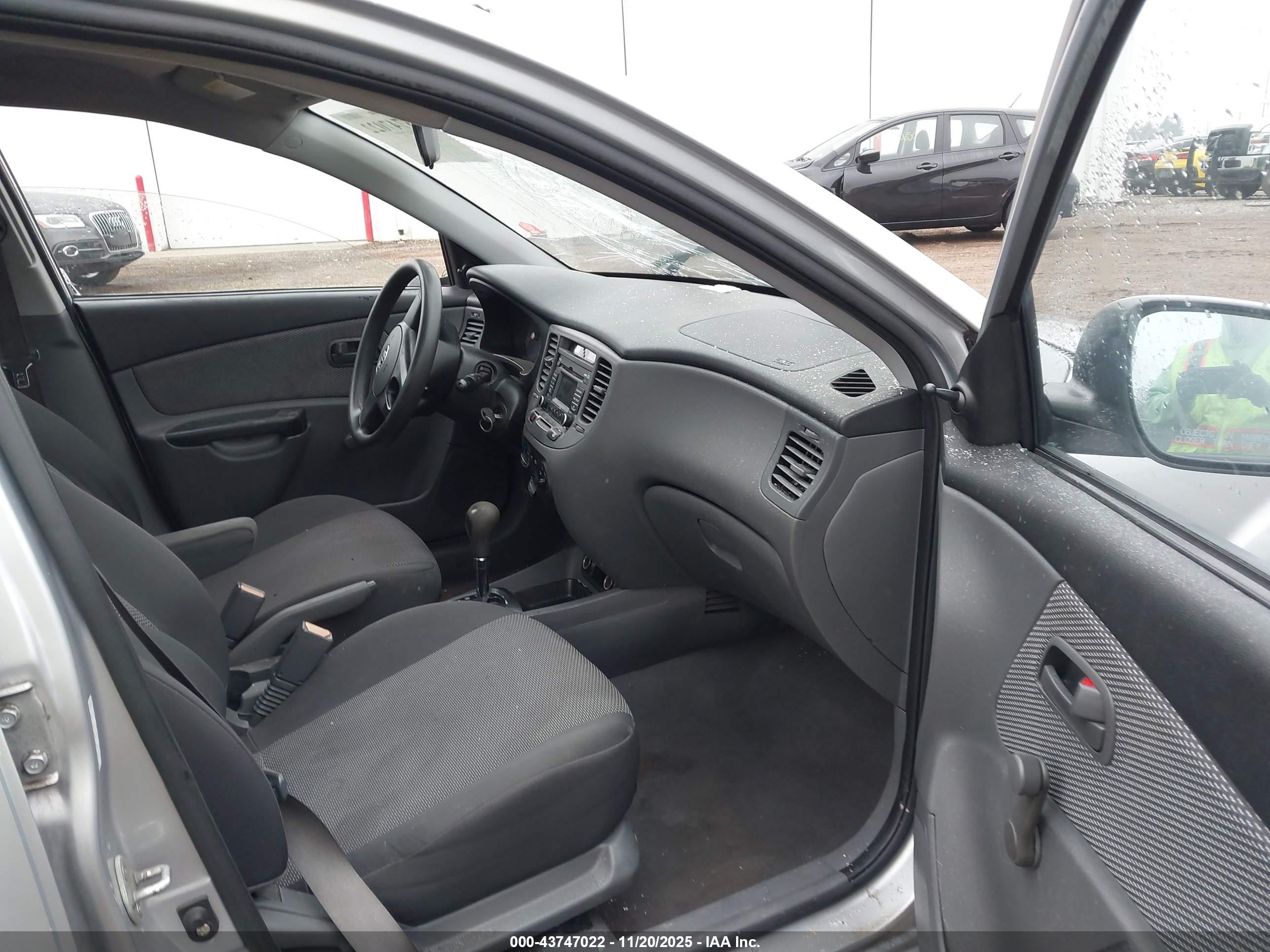 KIA RIO image 5