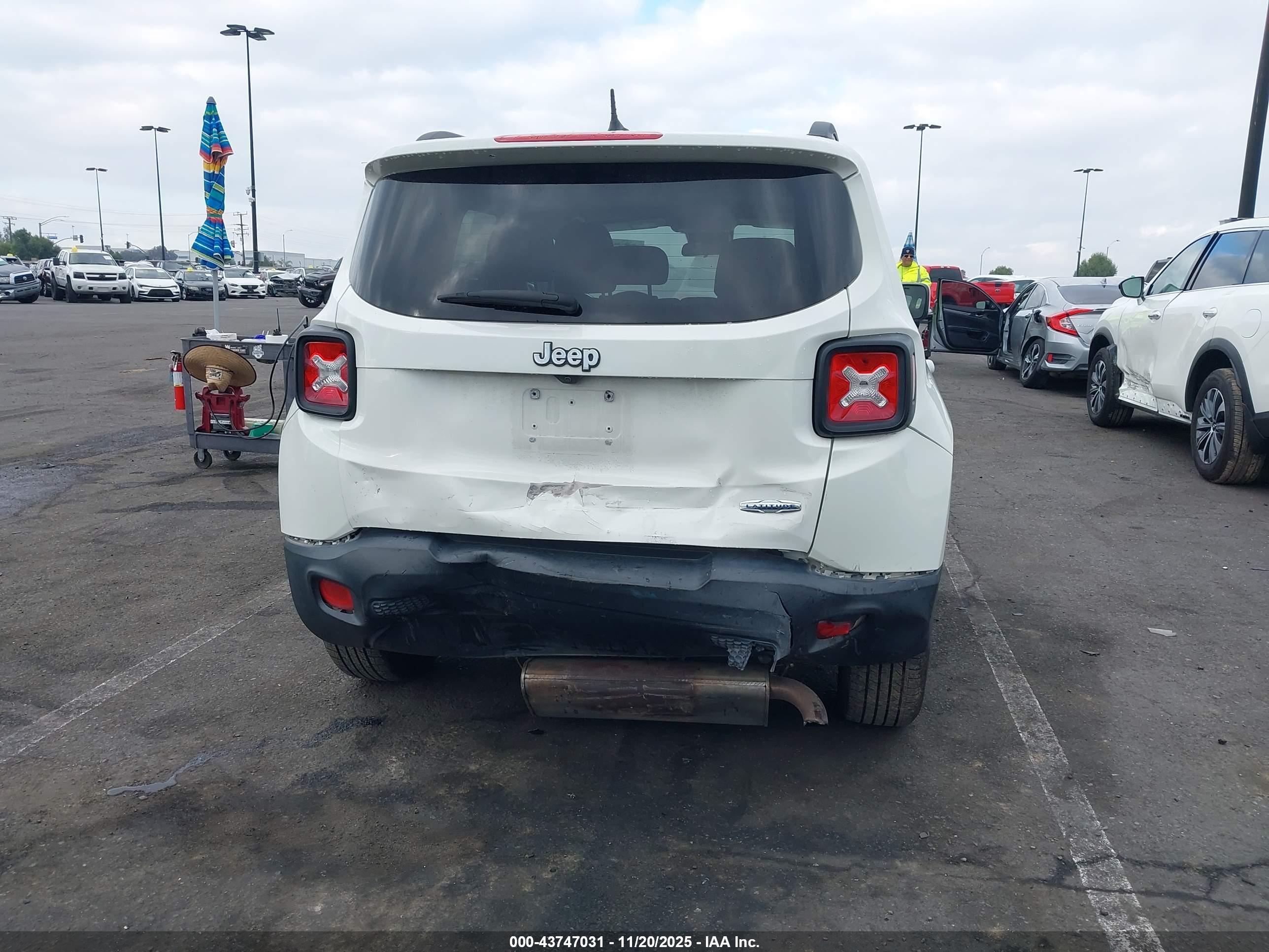 JEEP RENEGADE image 6