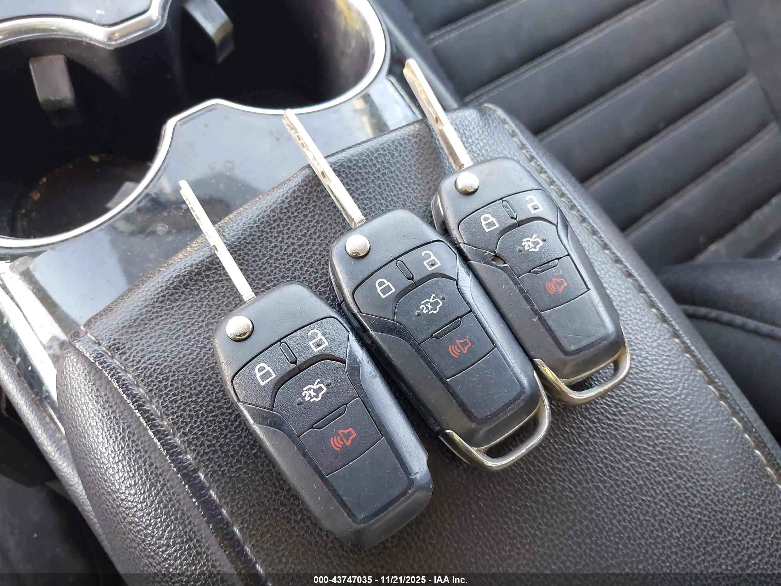 FORD FUSION image 11
