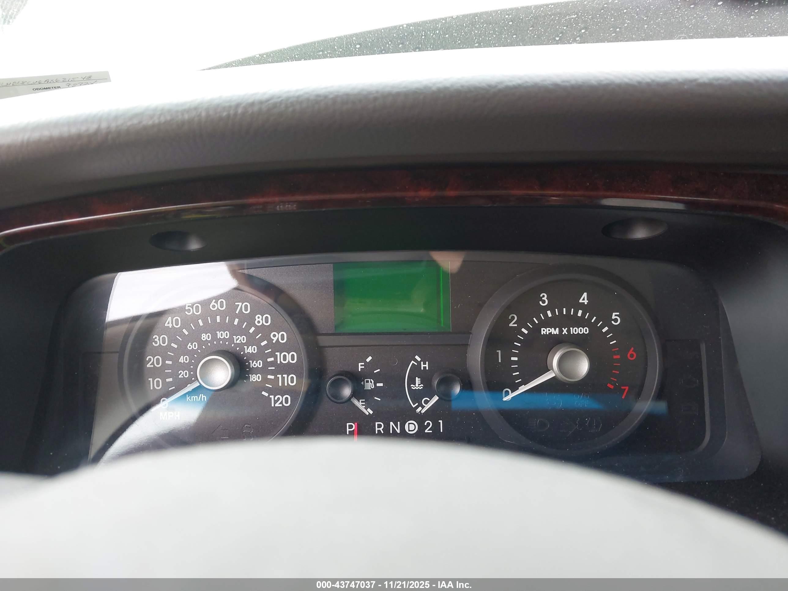 LINCOLN TOWN image 7