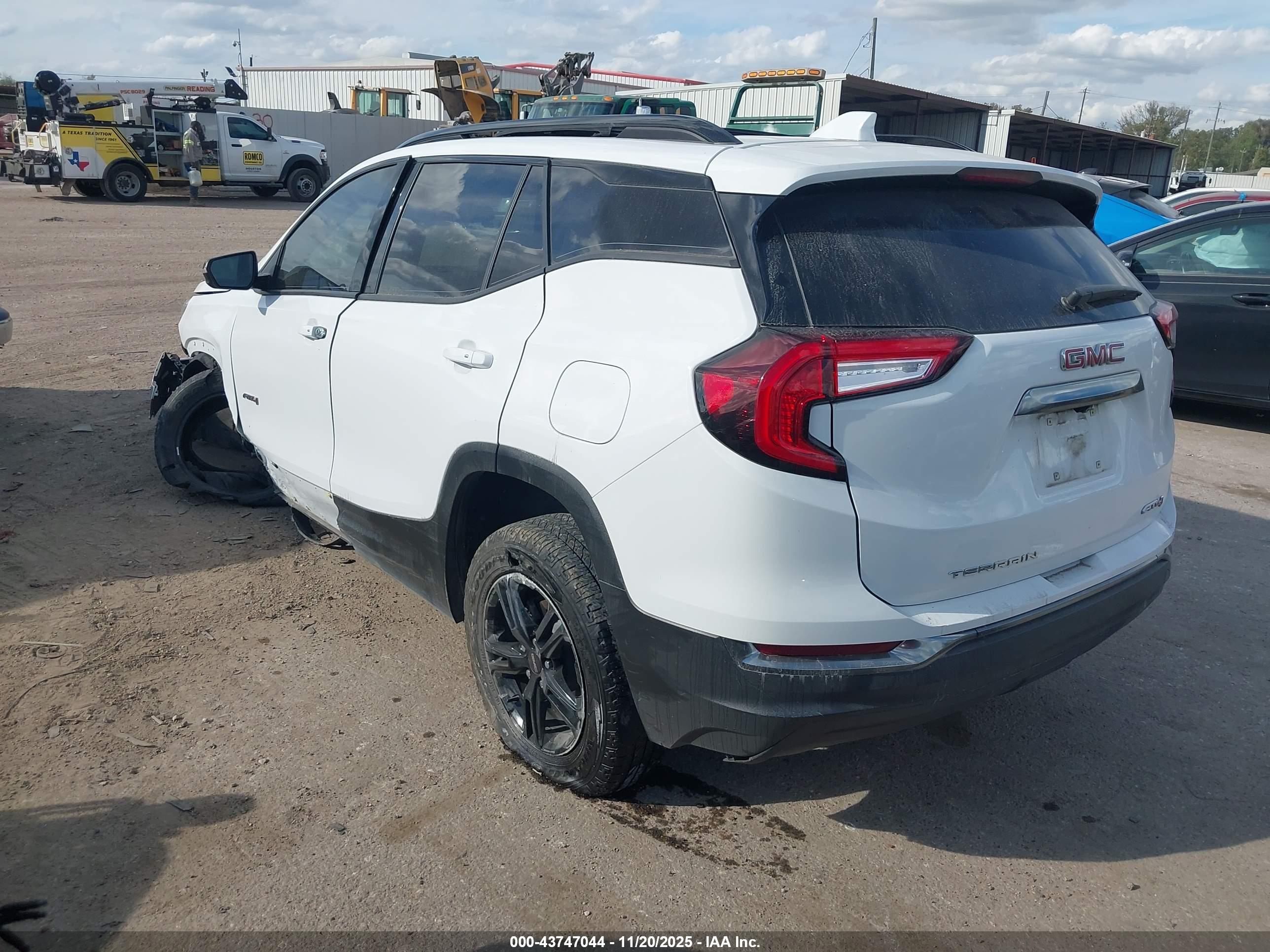 GMC TERRAIN image 3