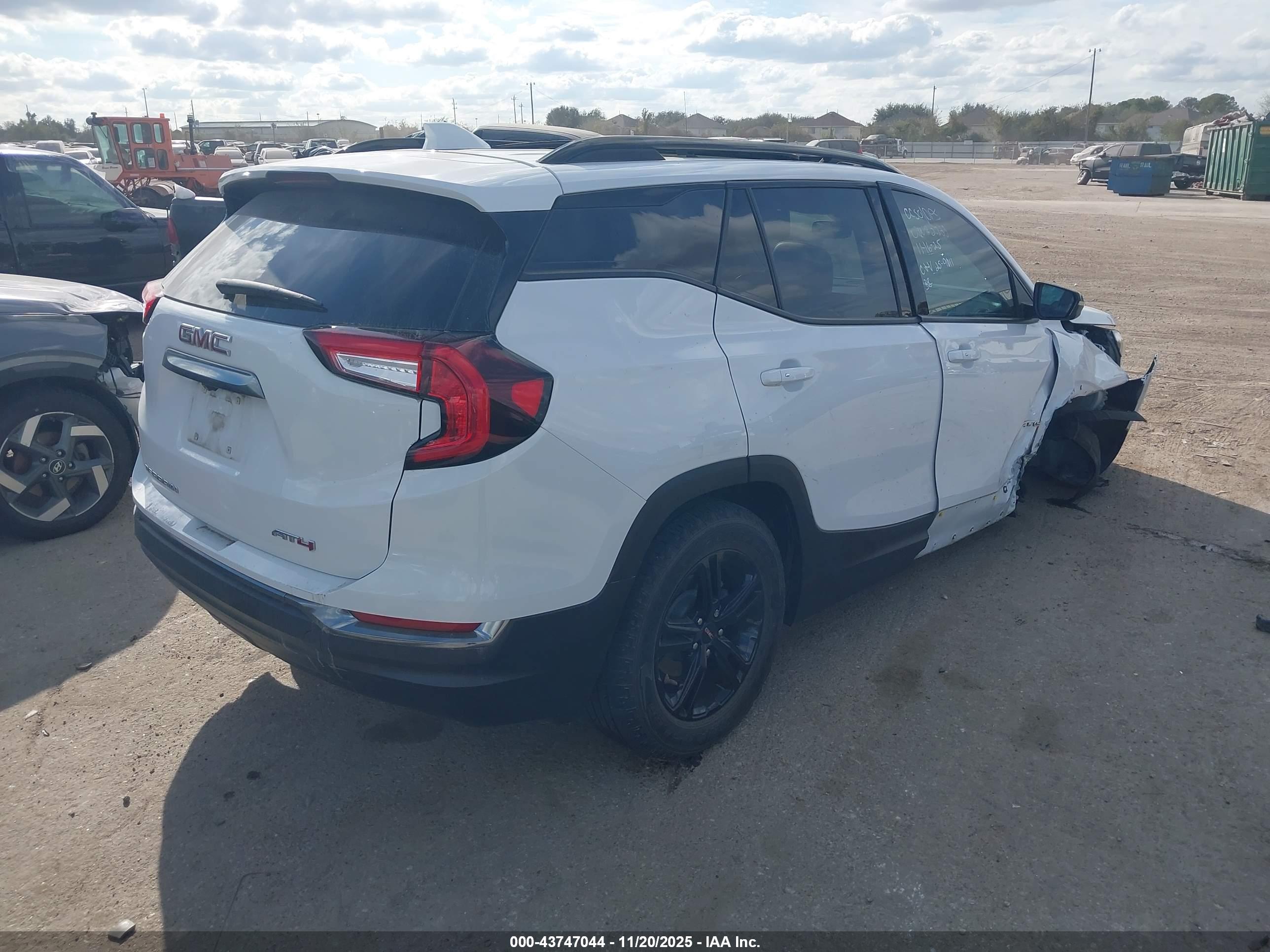 GMC TERRAIN image 4