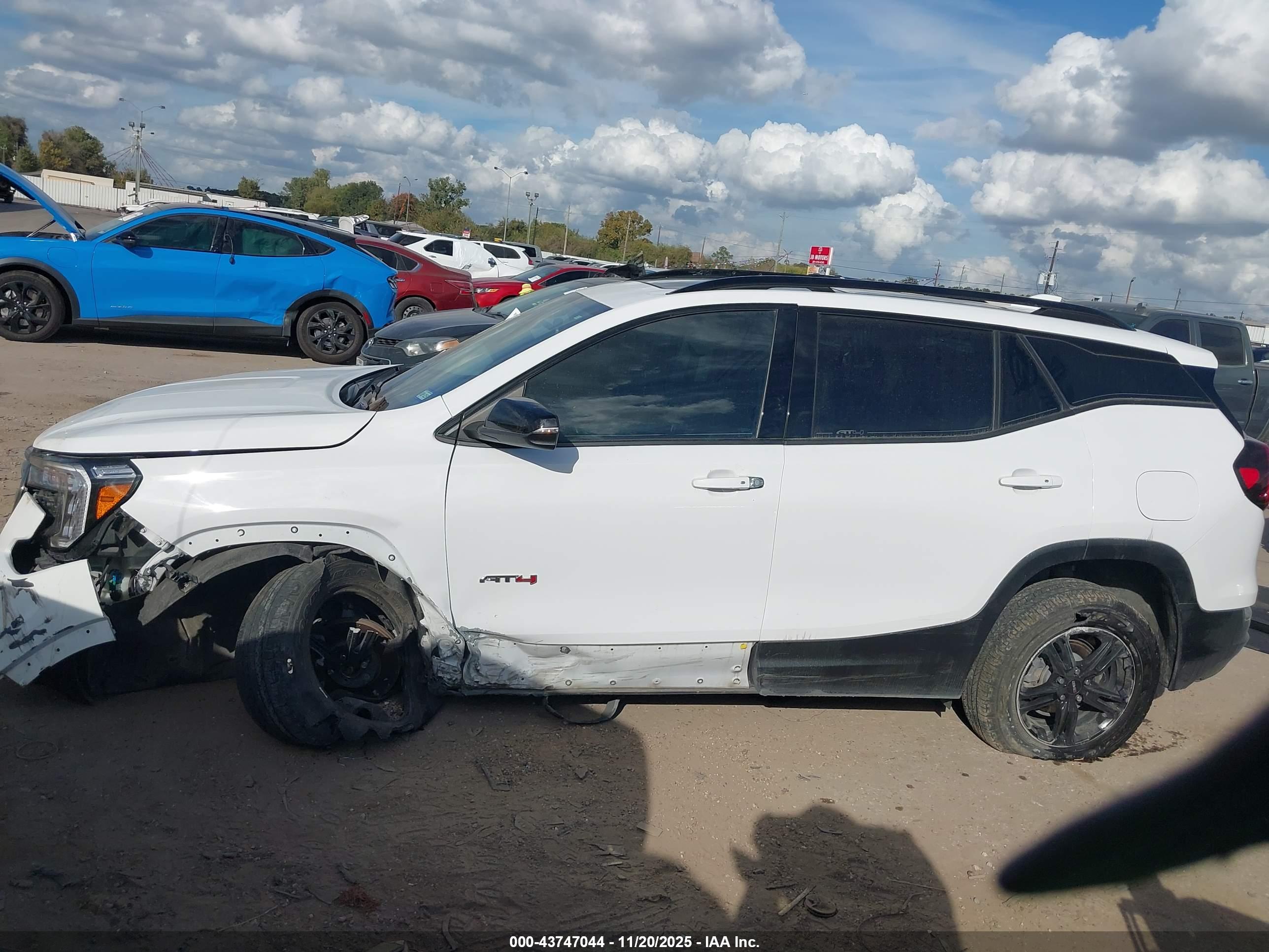 GMC TERRAIN image 6