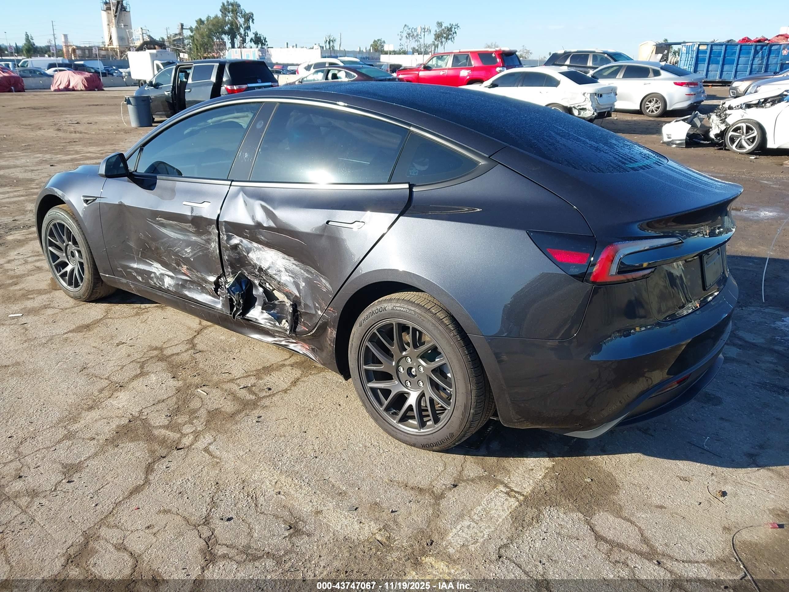 TESLA MODEL image 3