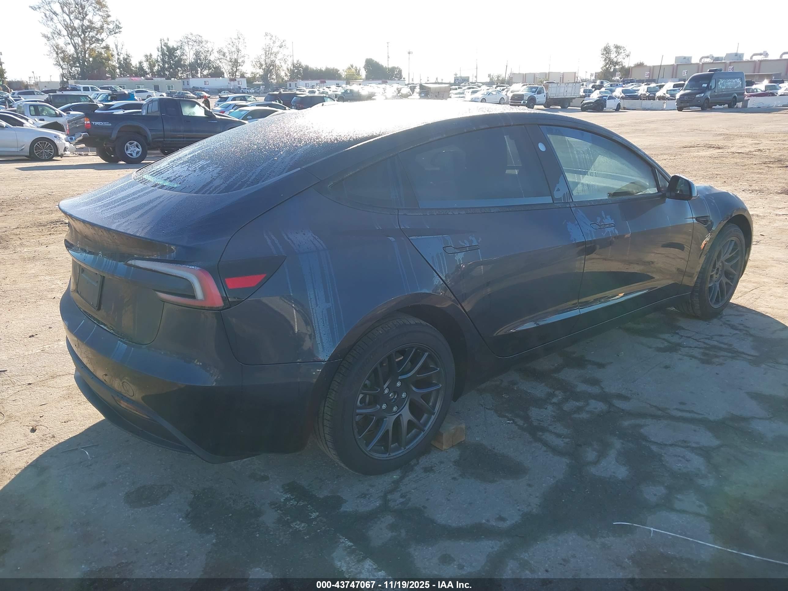 TESLA MODEL image 4