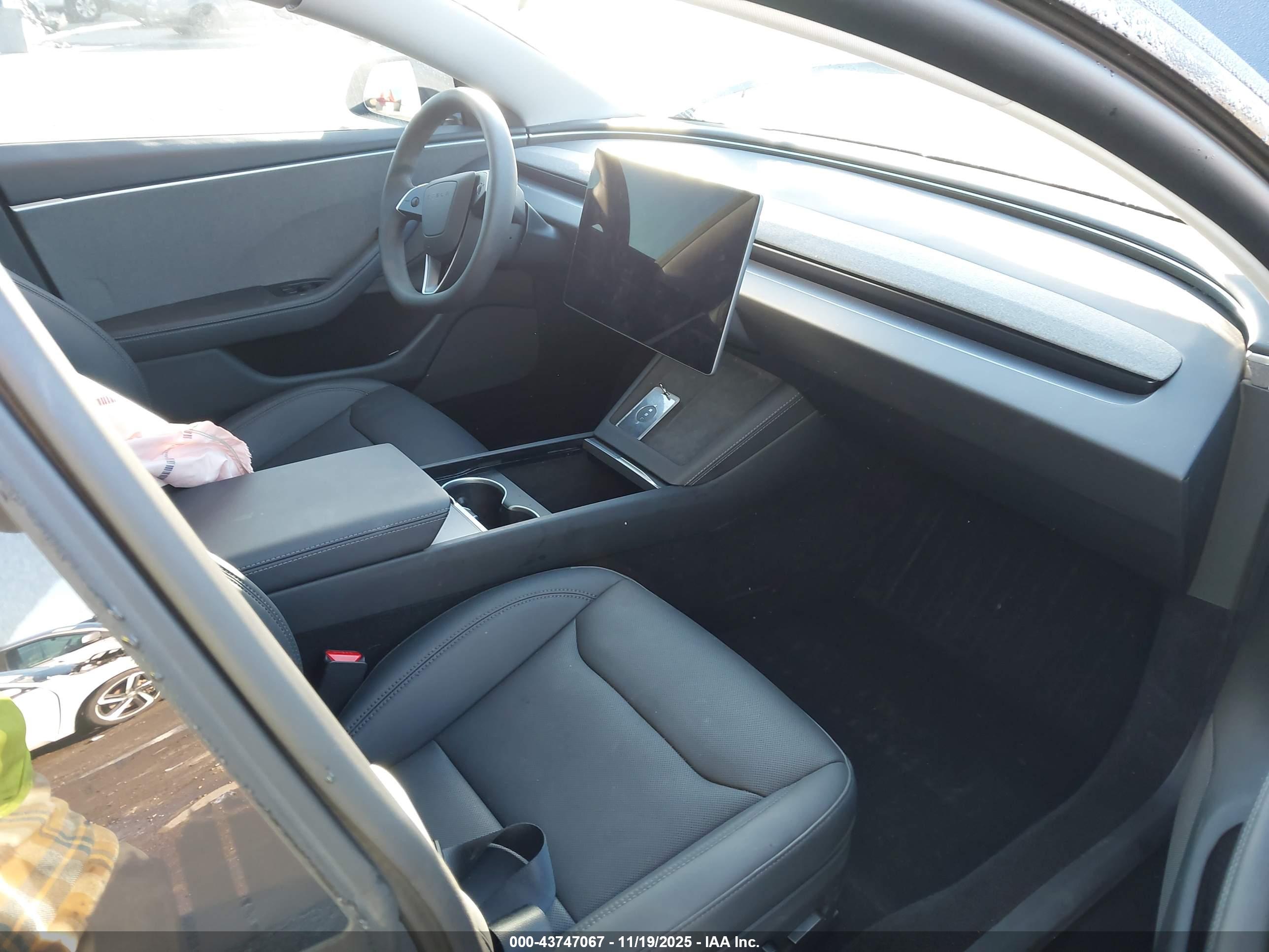 TESLA MODEL image 5