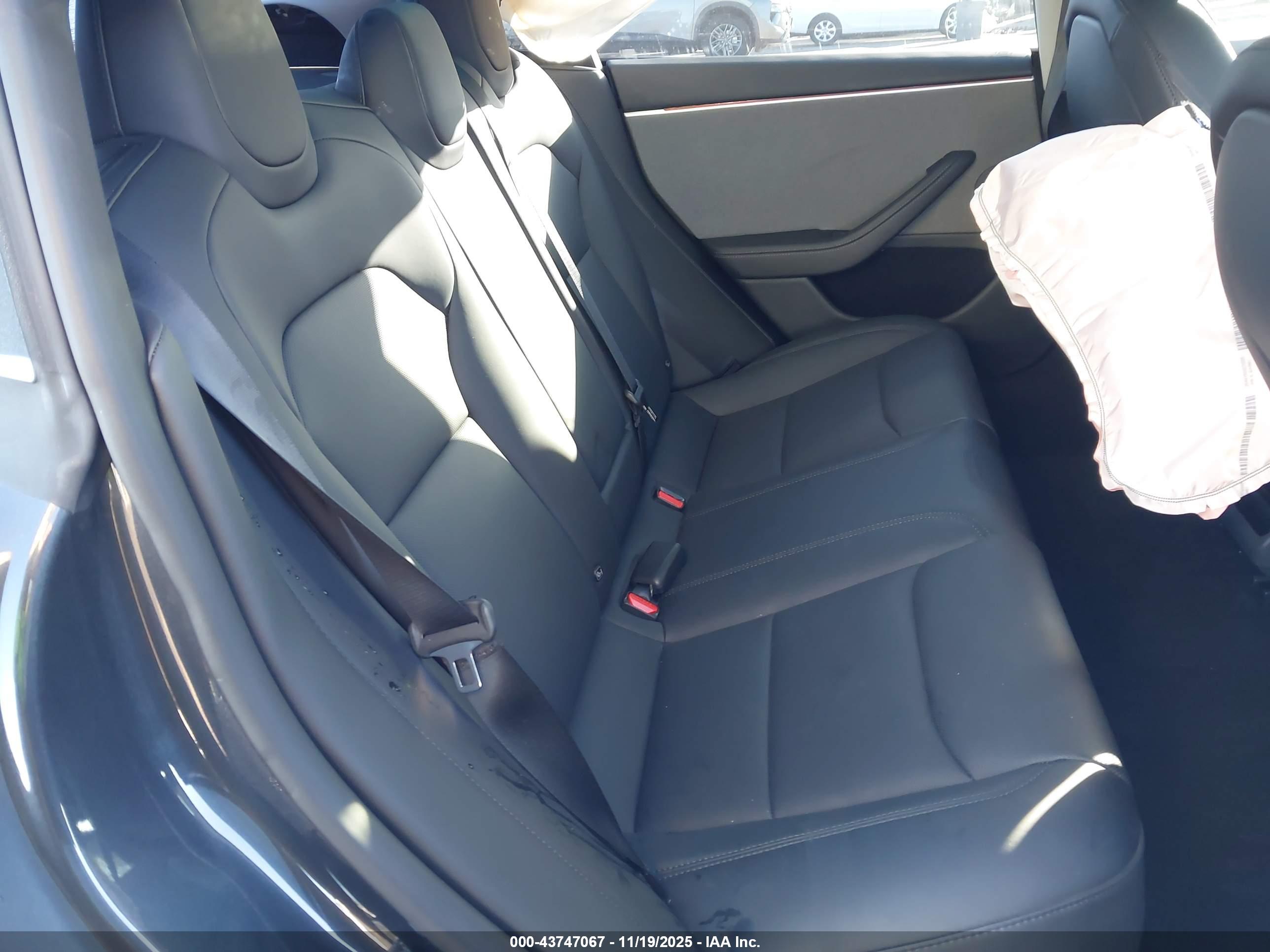 TESLA MODEL image 8