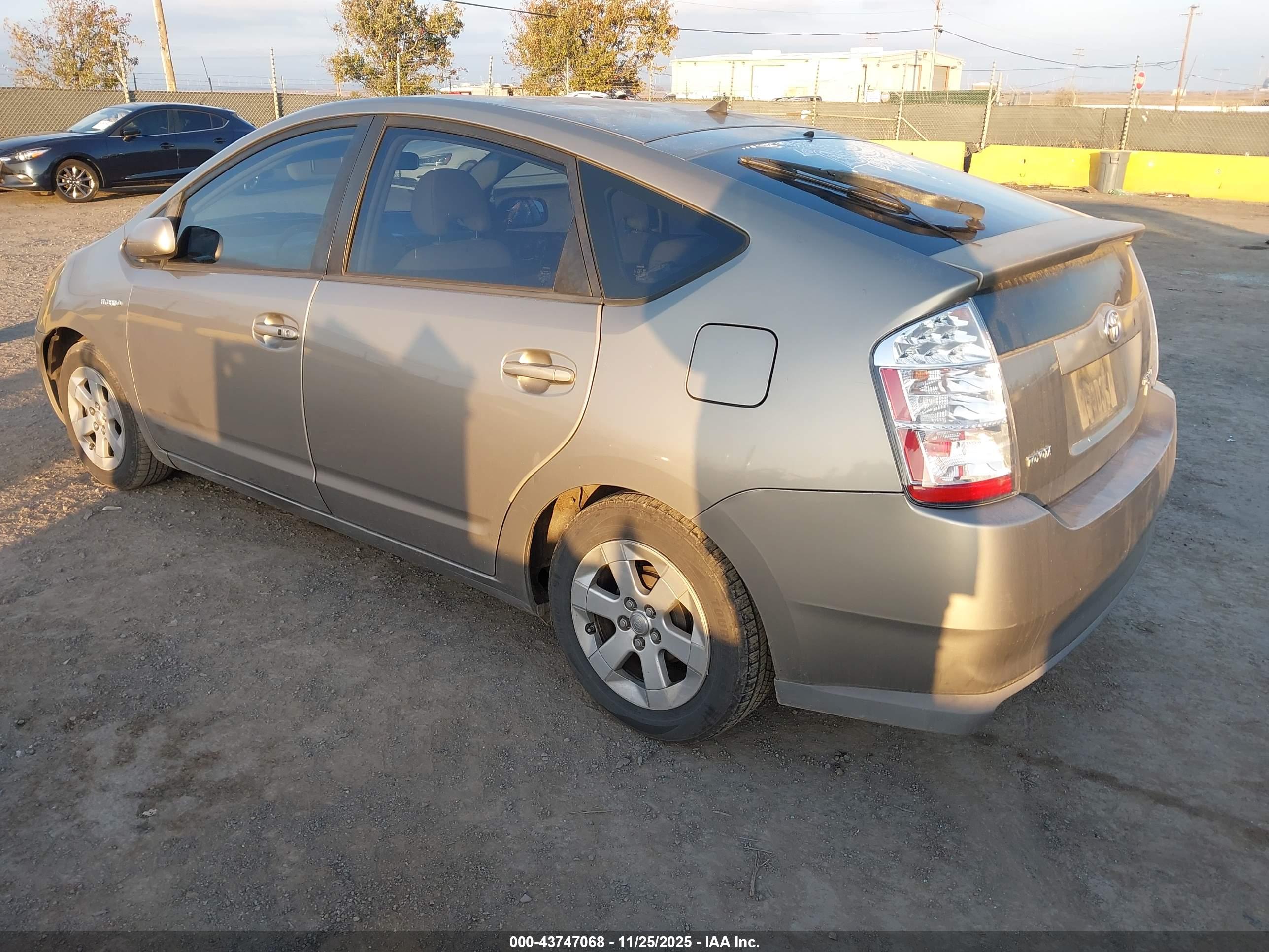 TOYOTA PRIUS image 3