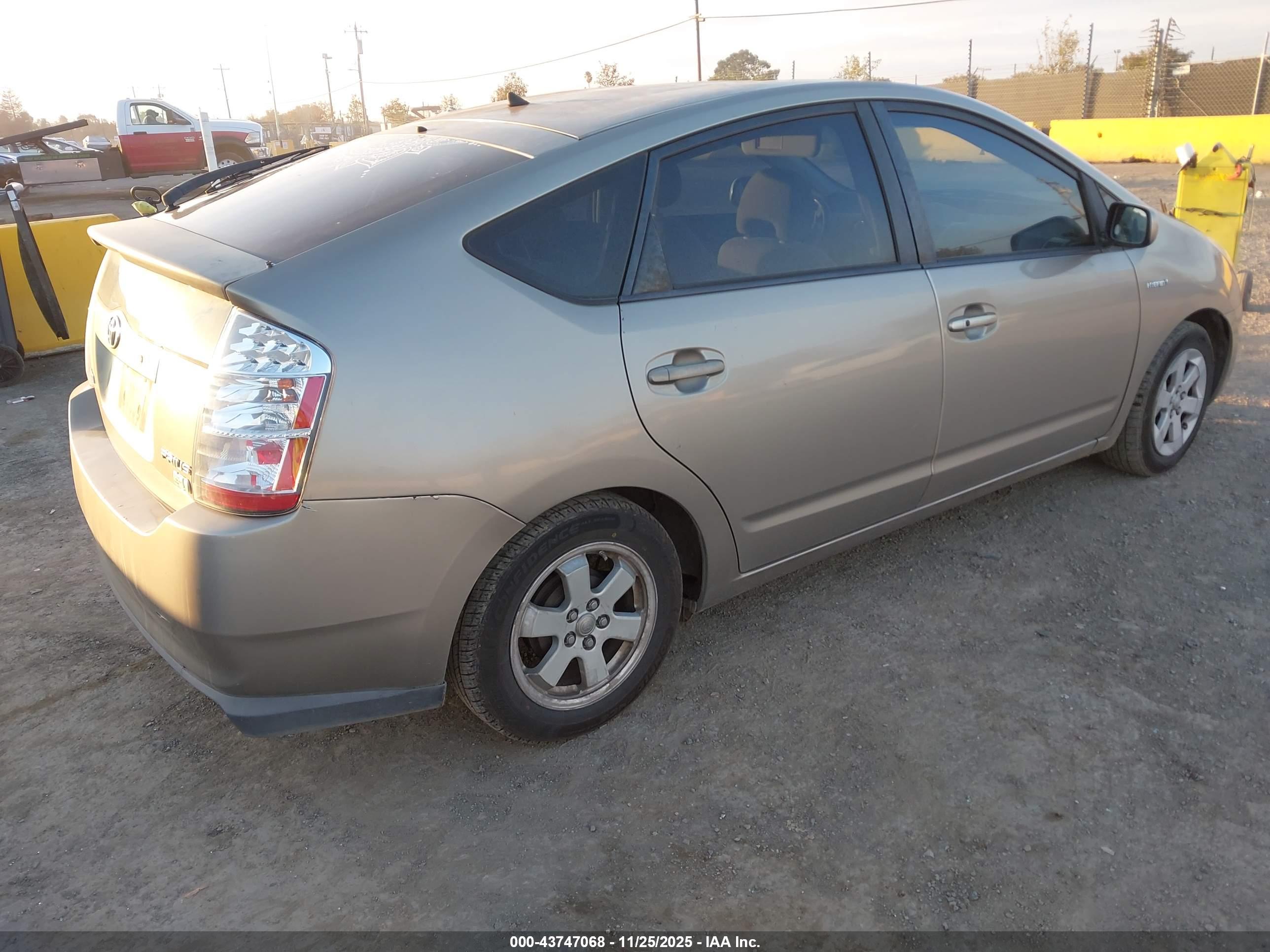 TOYOTA PRIUS image 4