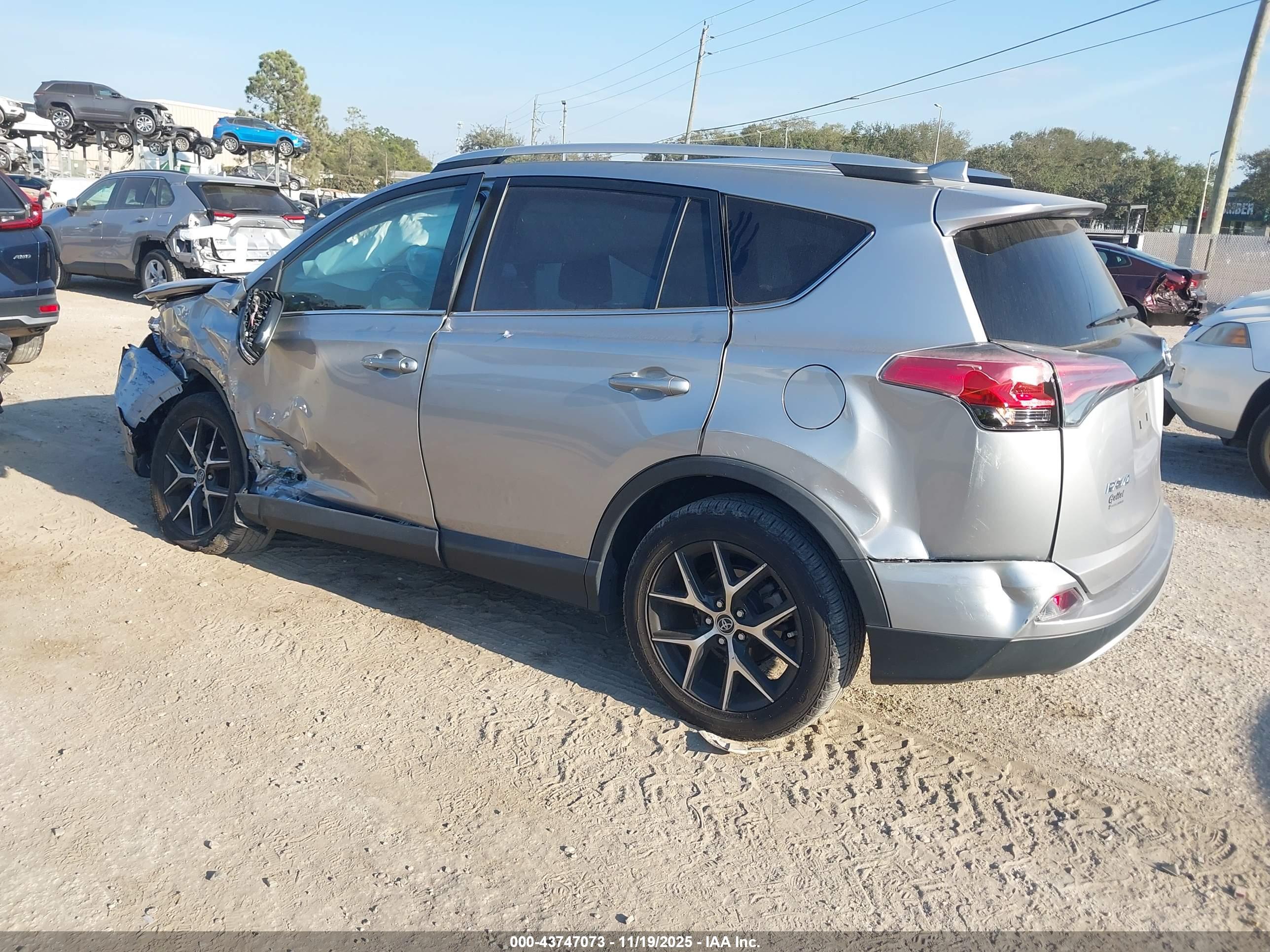 TOYOTA RAV4 image 3