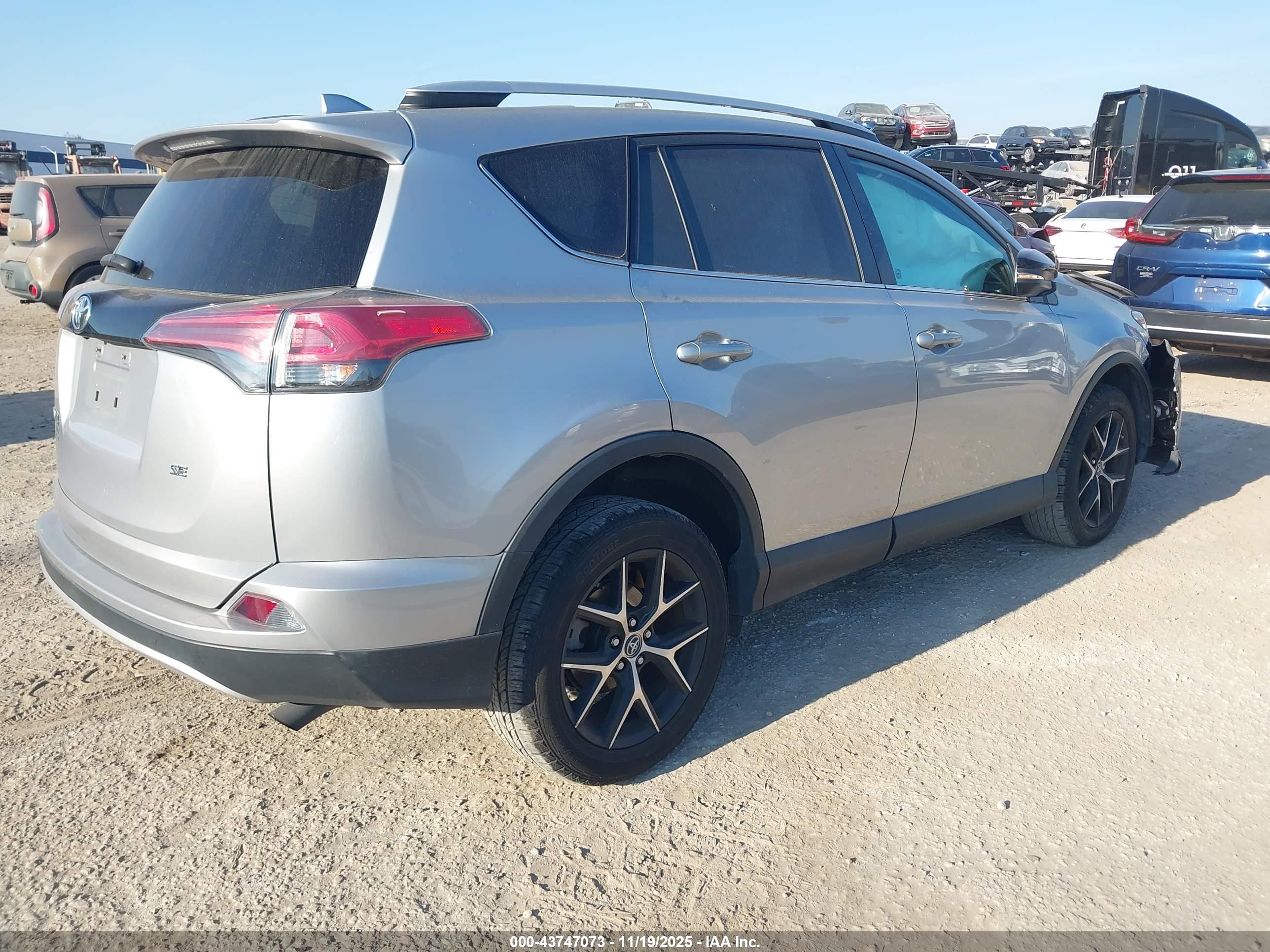 TOYOTA RAV4 image 4