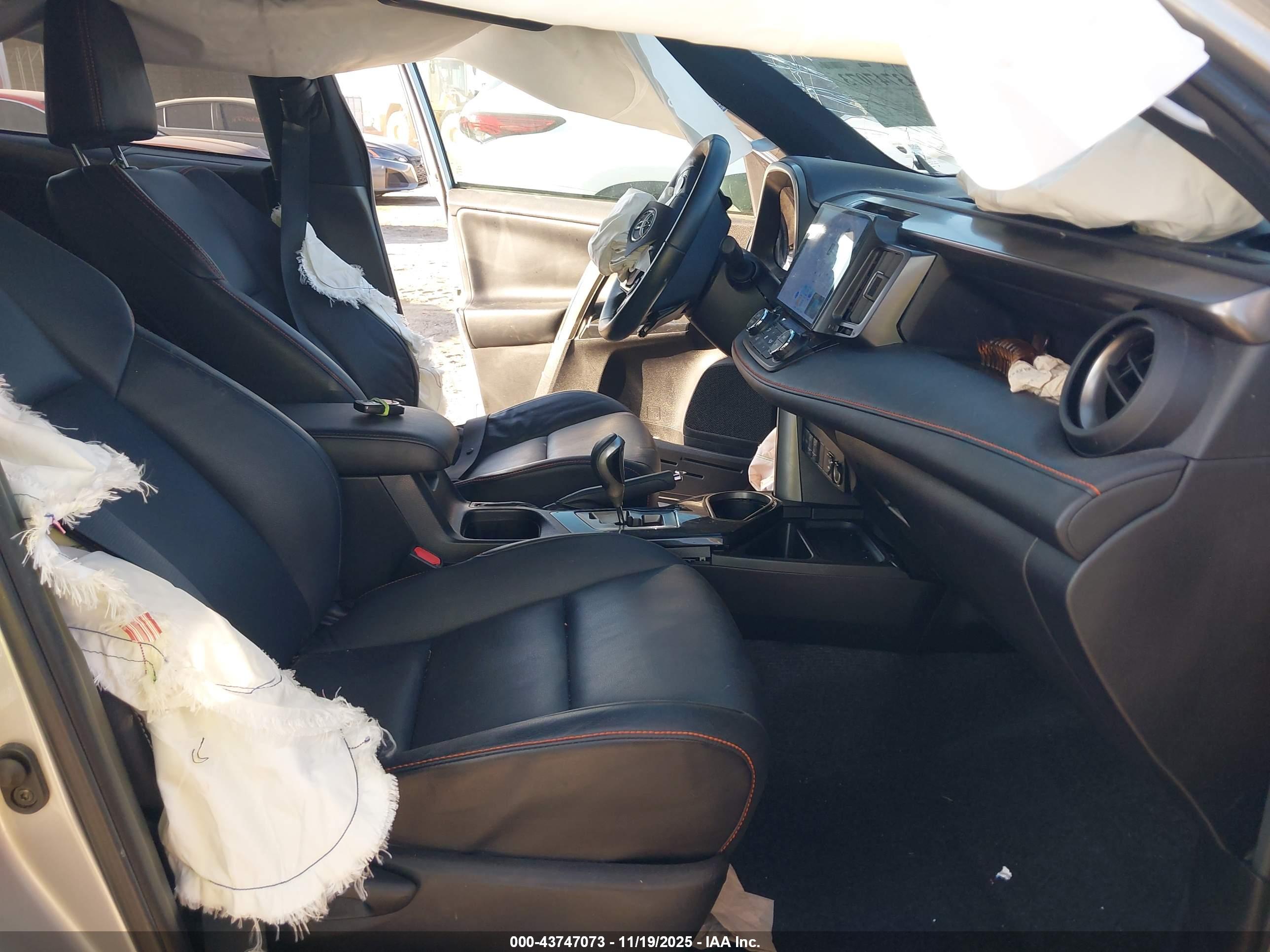 TOYOTA RAV4 image 5
