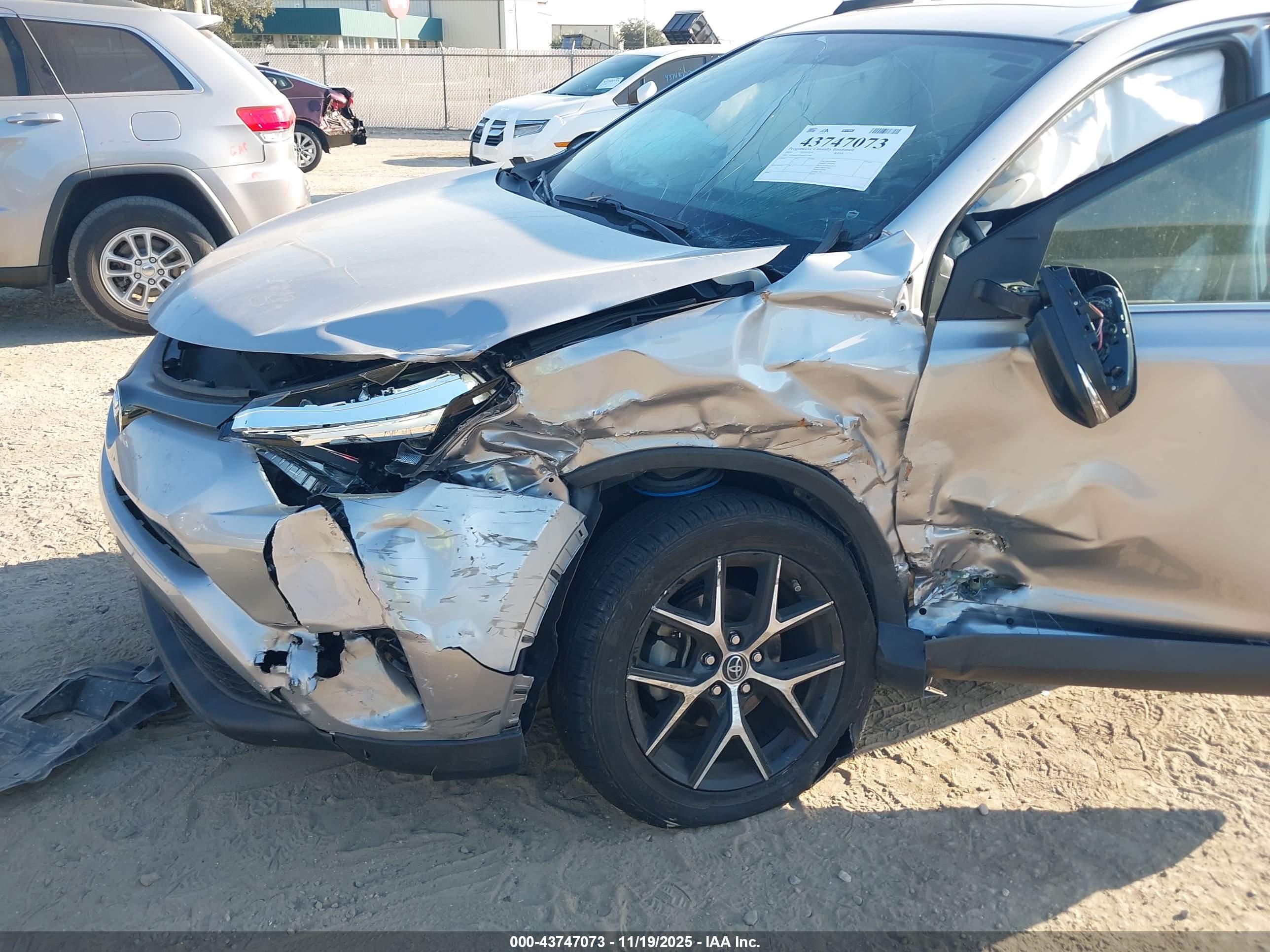 TOYOTA RAV4 image 6