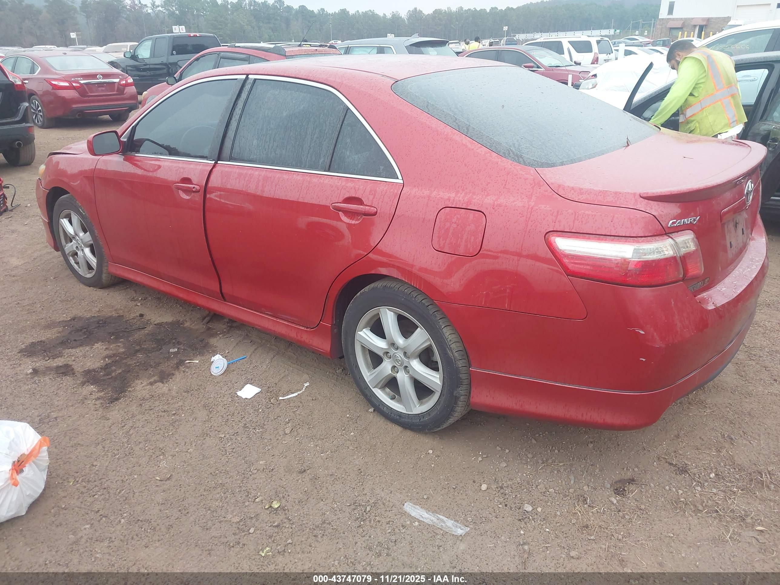 TOYOTA CAMRY image 3