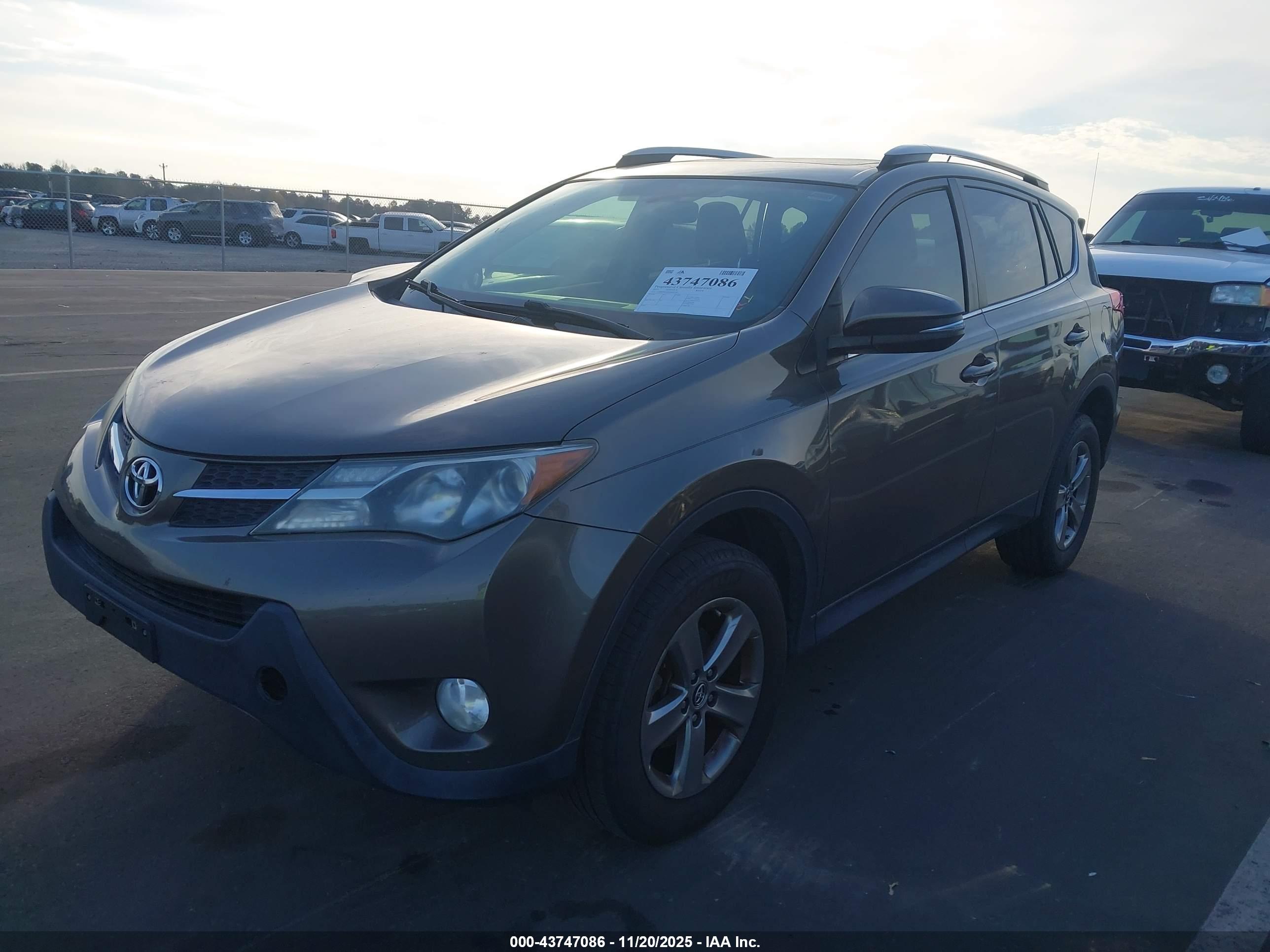 TOYOTA RAV4 image 2