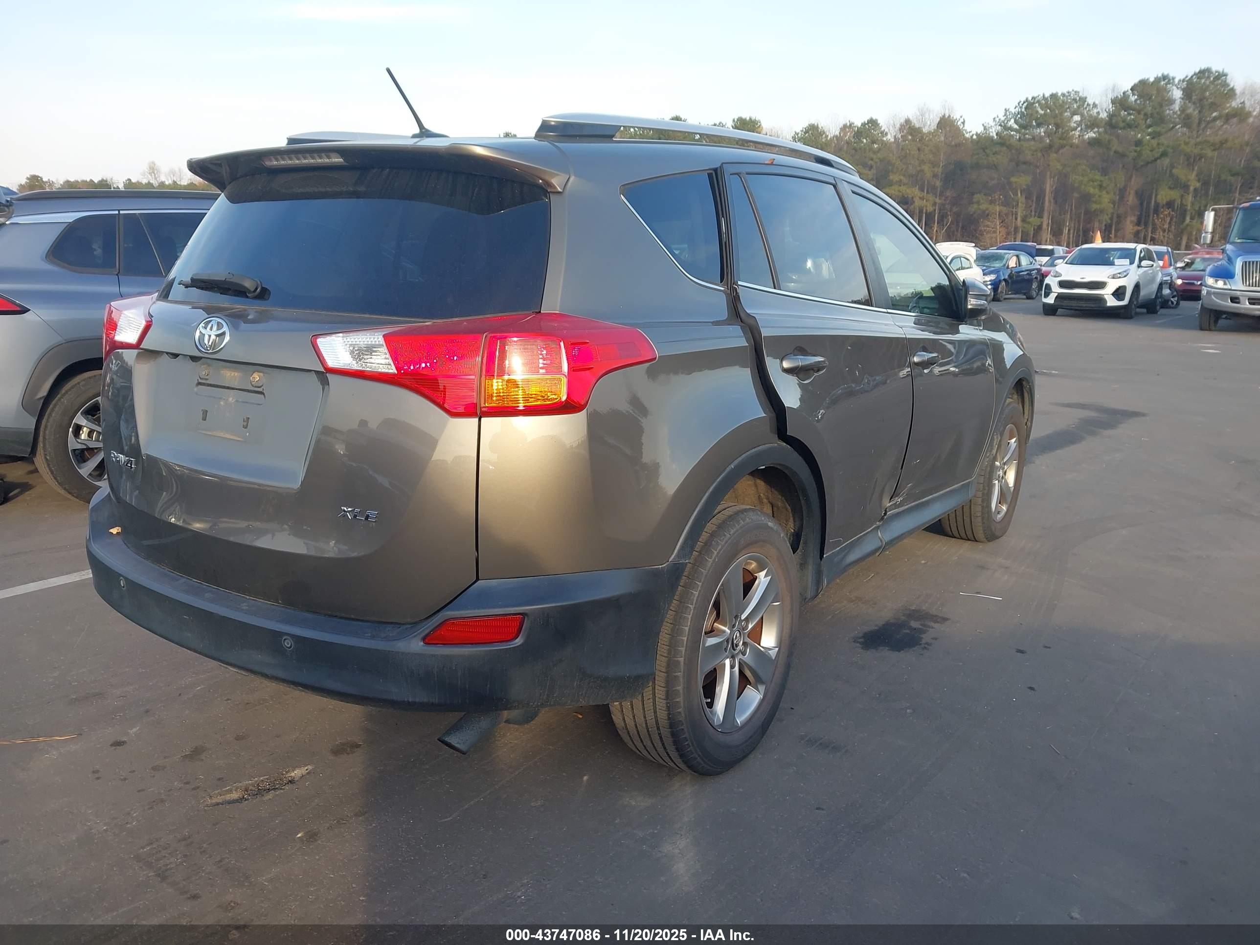 TOYOTA RAV4 image 4