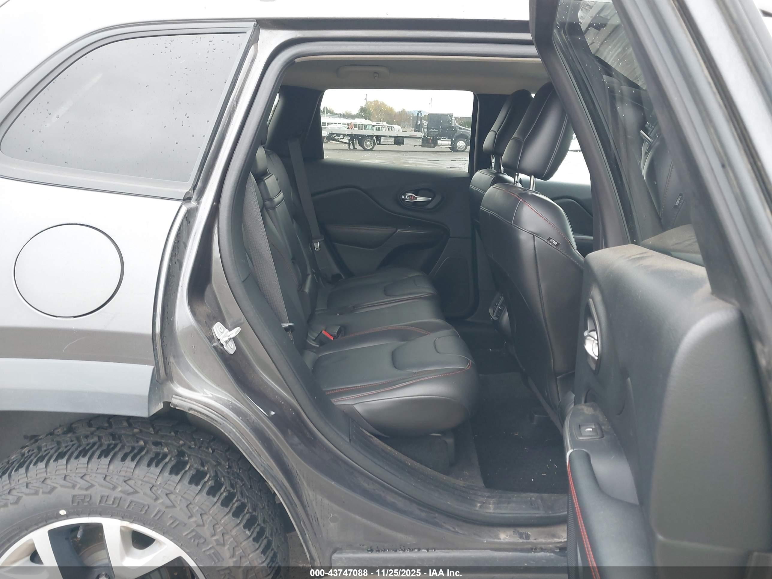 JEEP CHEROKEE image 8