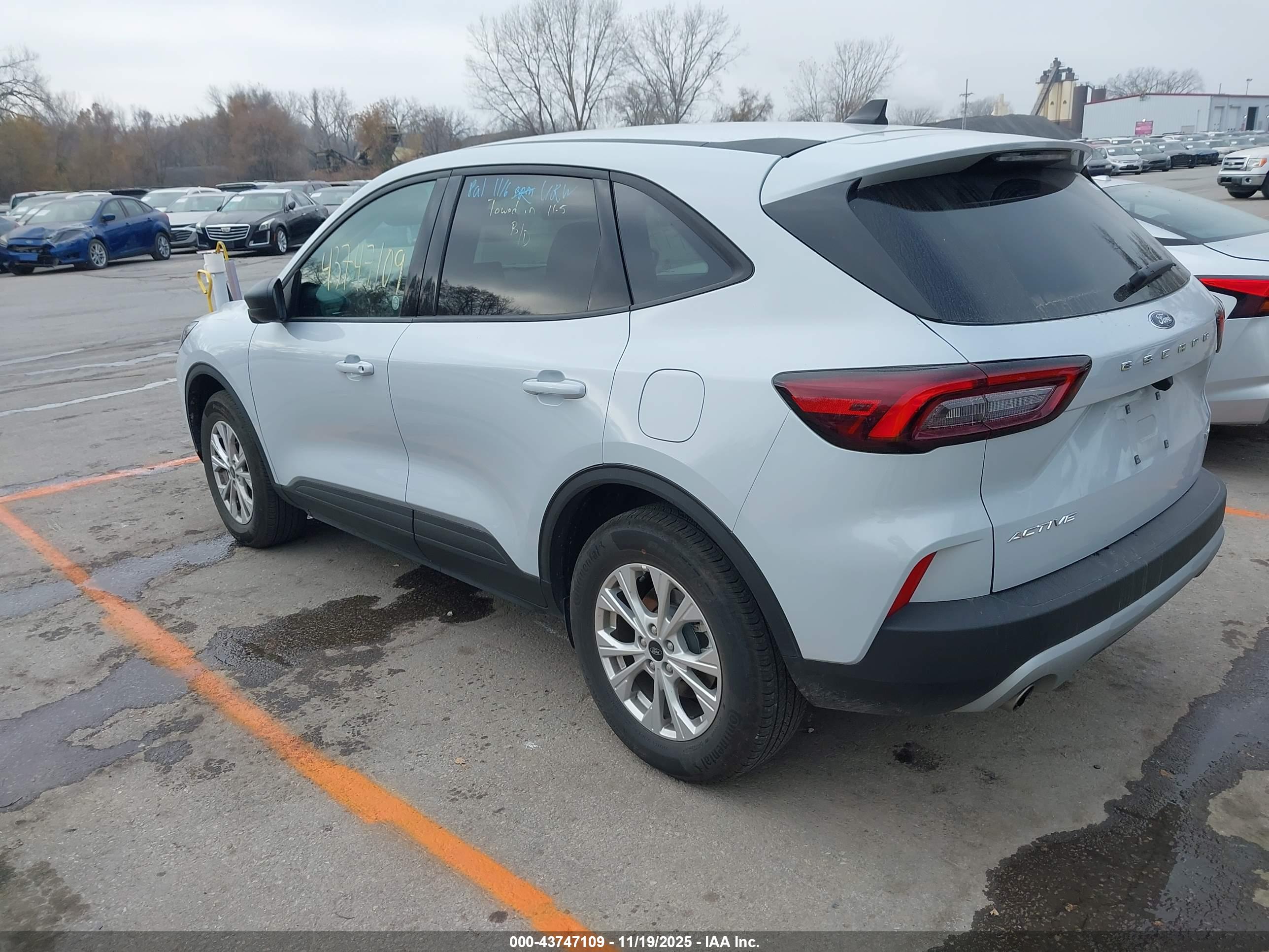 FORD ESCAPE image 3