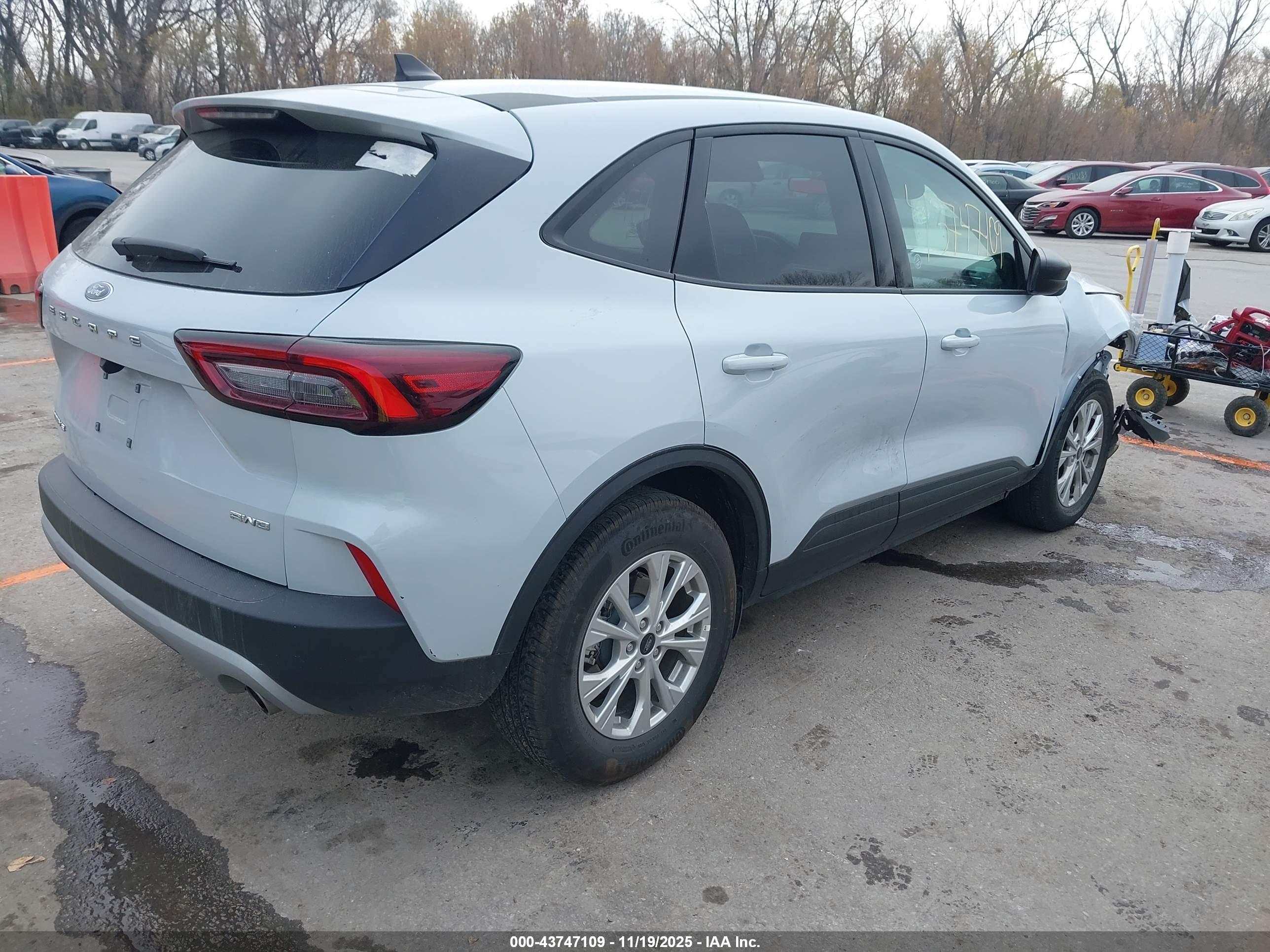 FORD ESCAPE image 4
