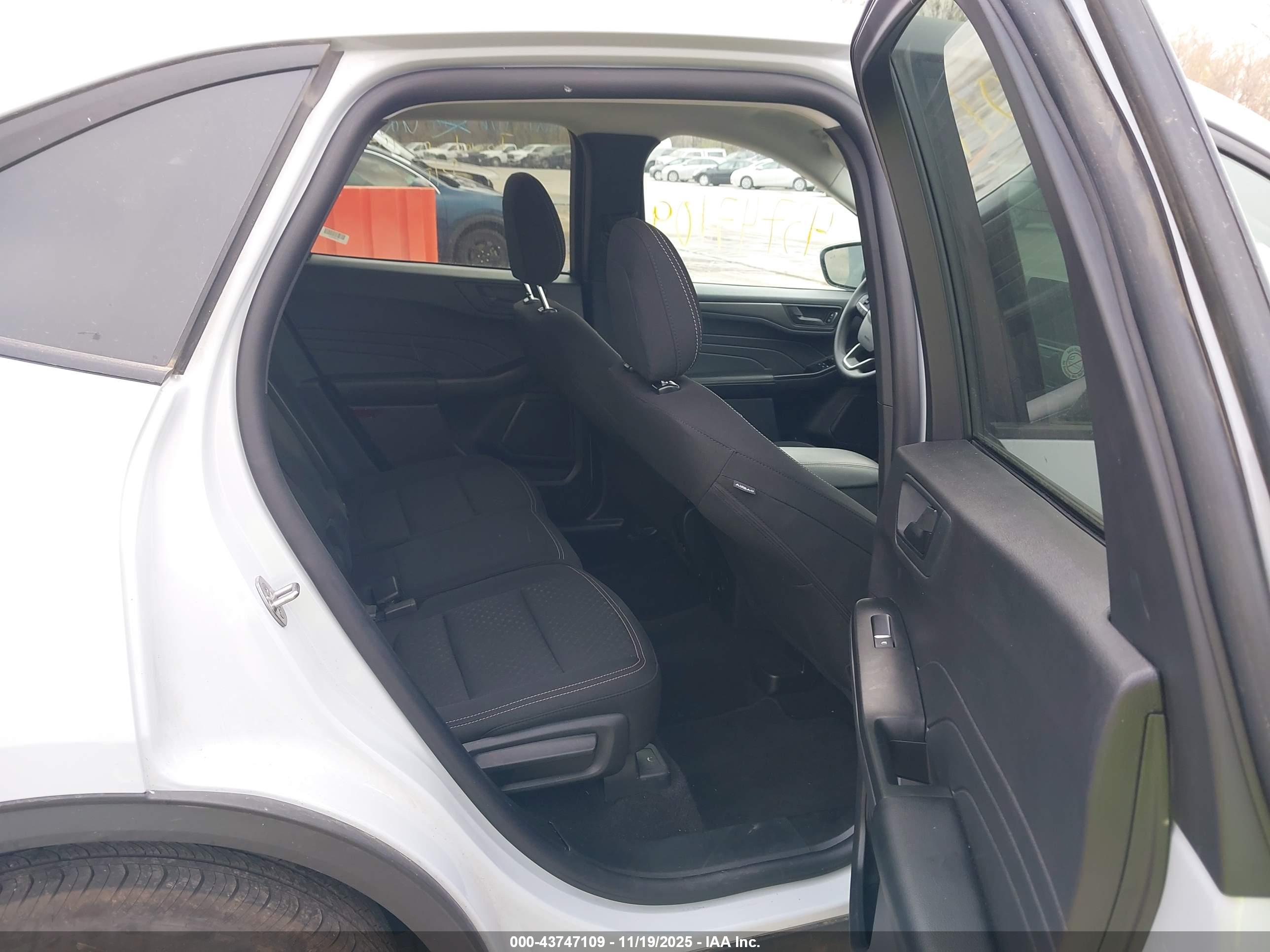 FORD ESCAPE image 8