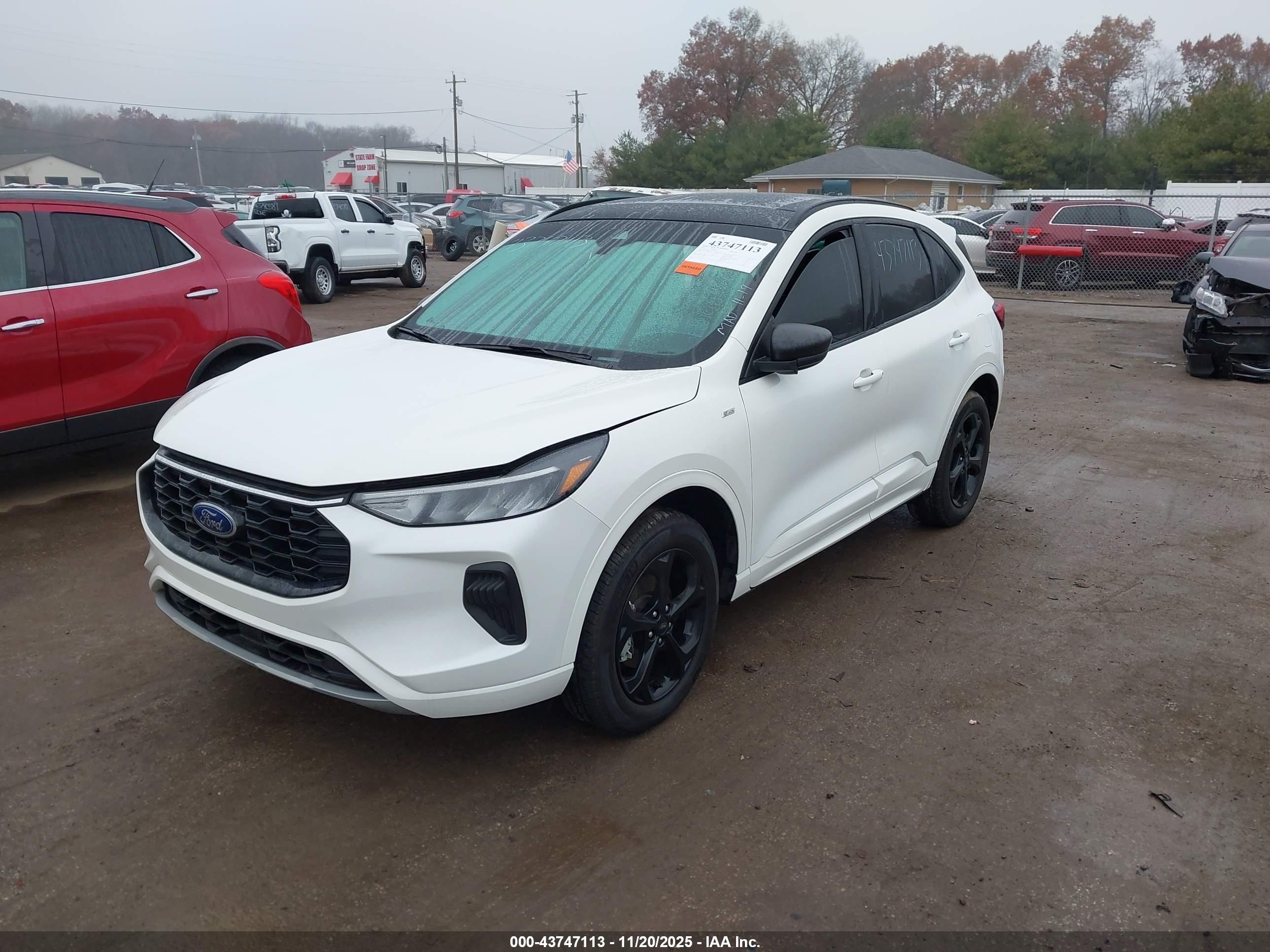FORD ESCAPE image 2