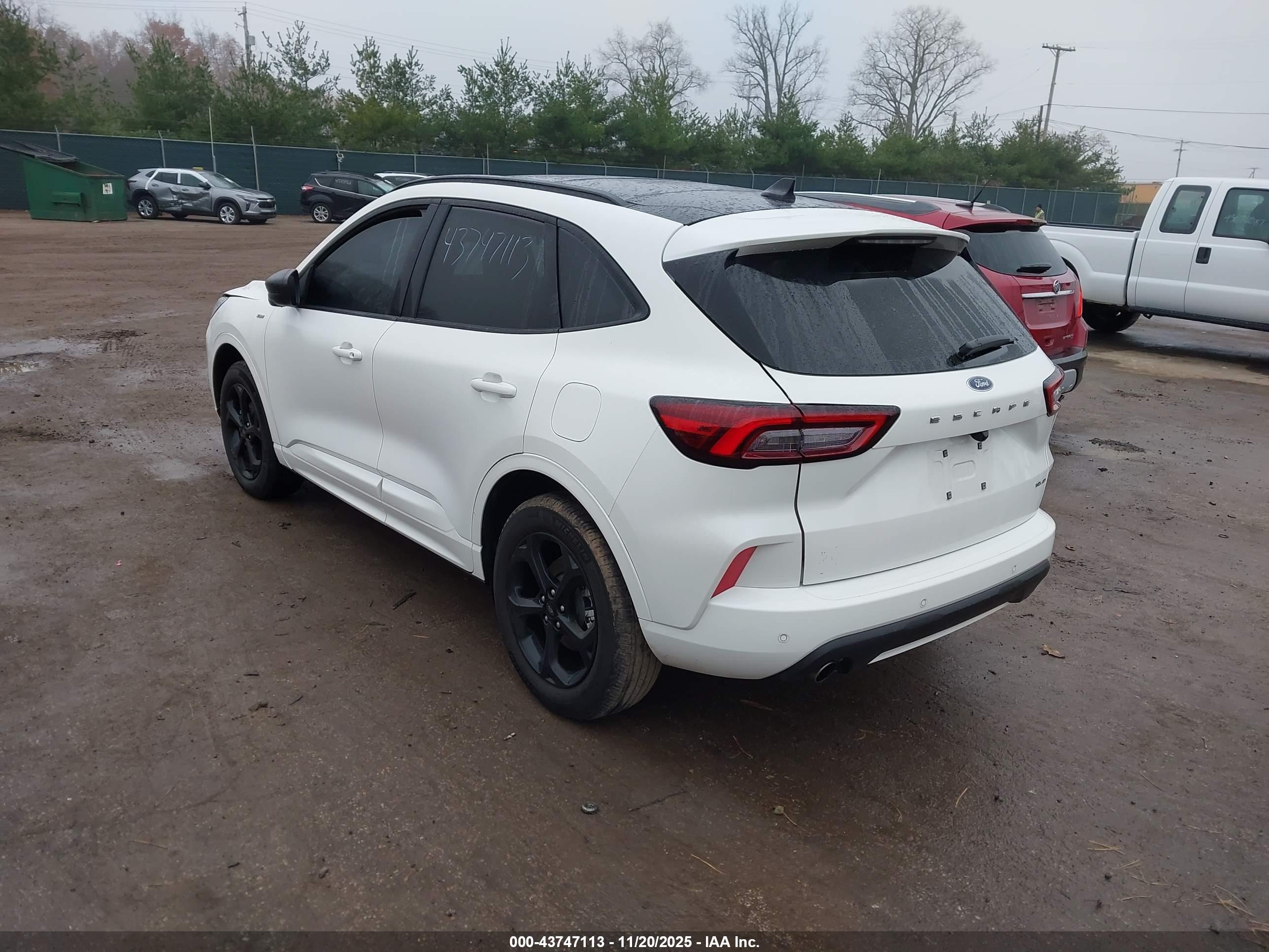 FORD ESCAPE image 3