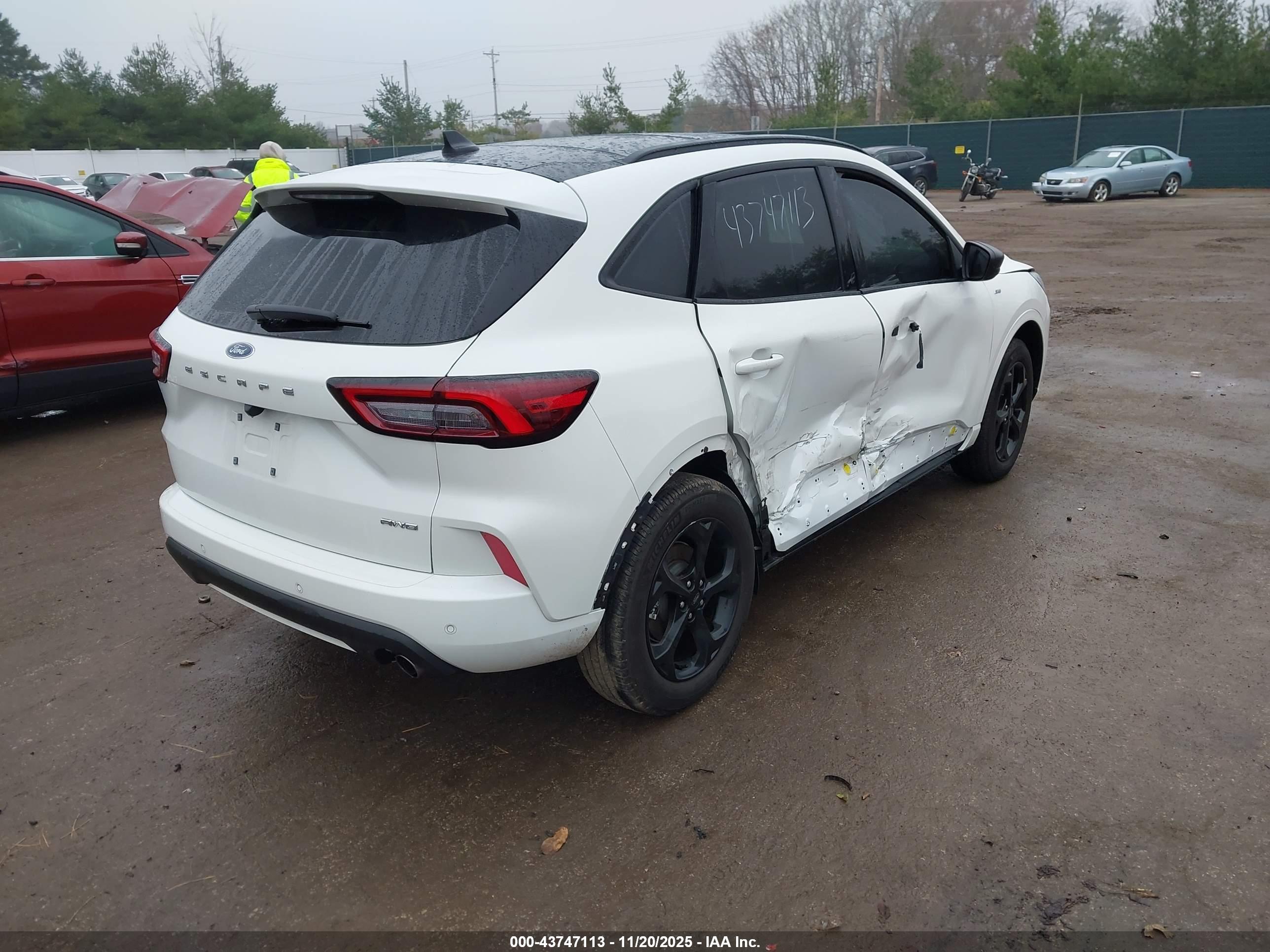FORD ESCAPE image 4
