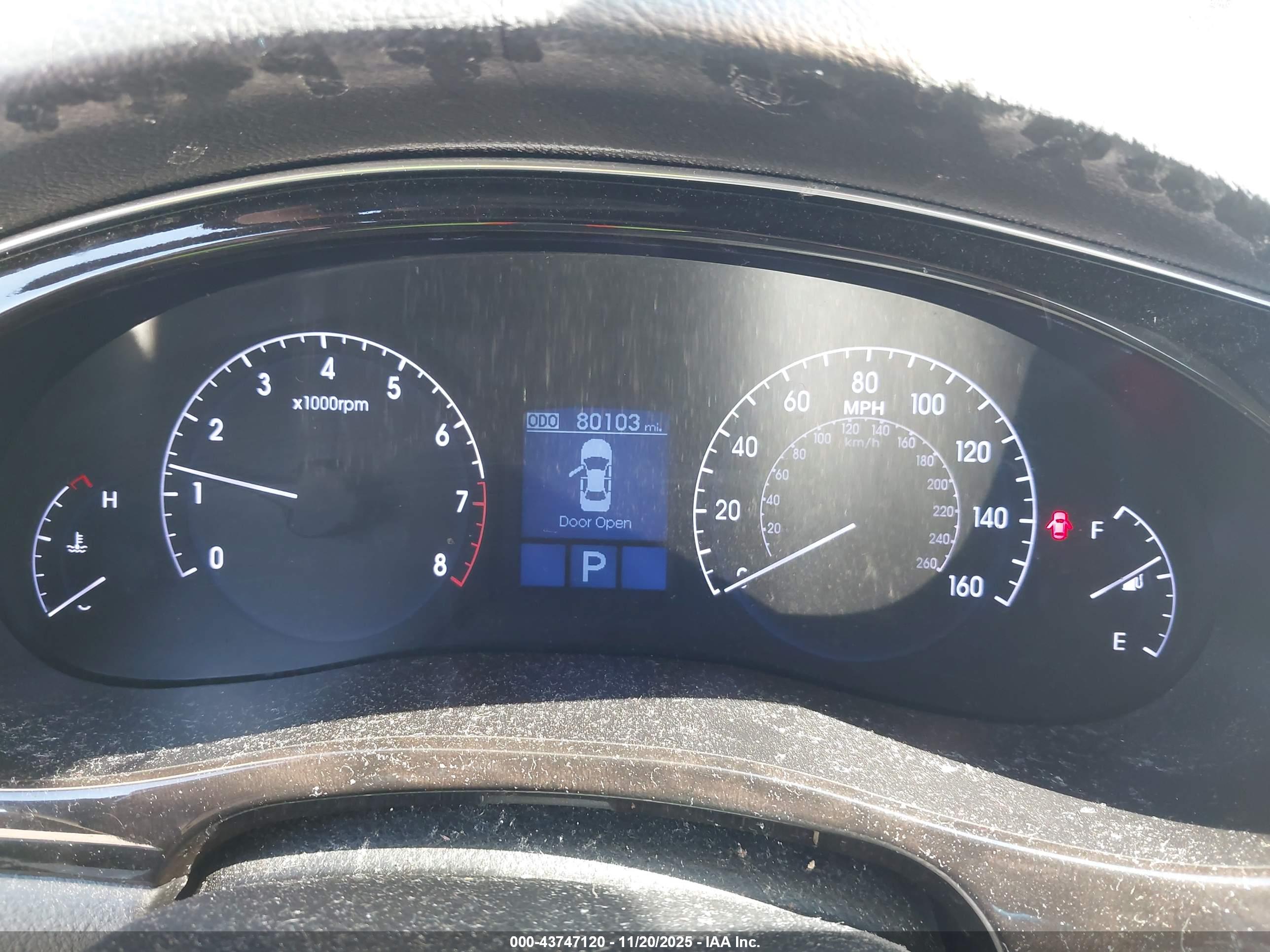 HYUNDAI GENESIS image 7