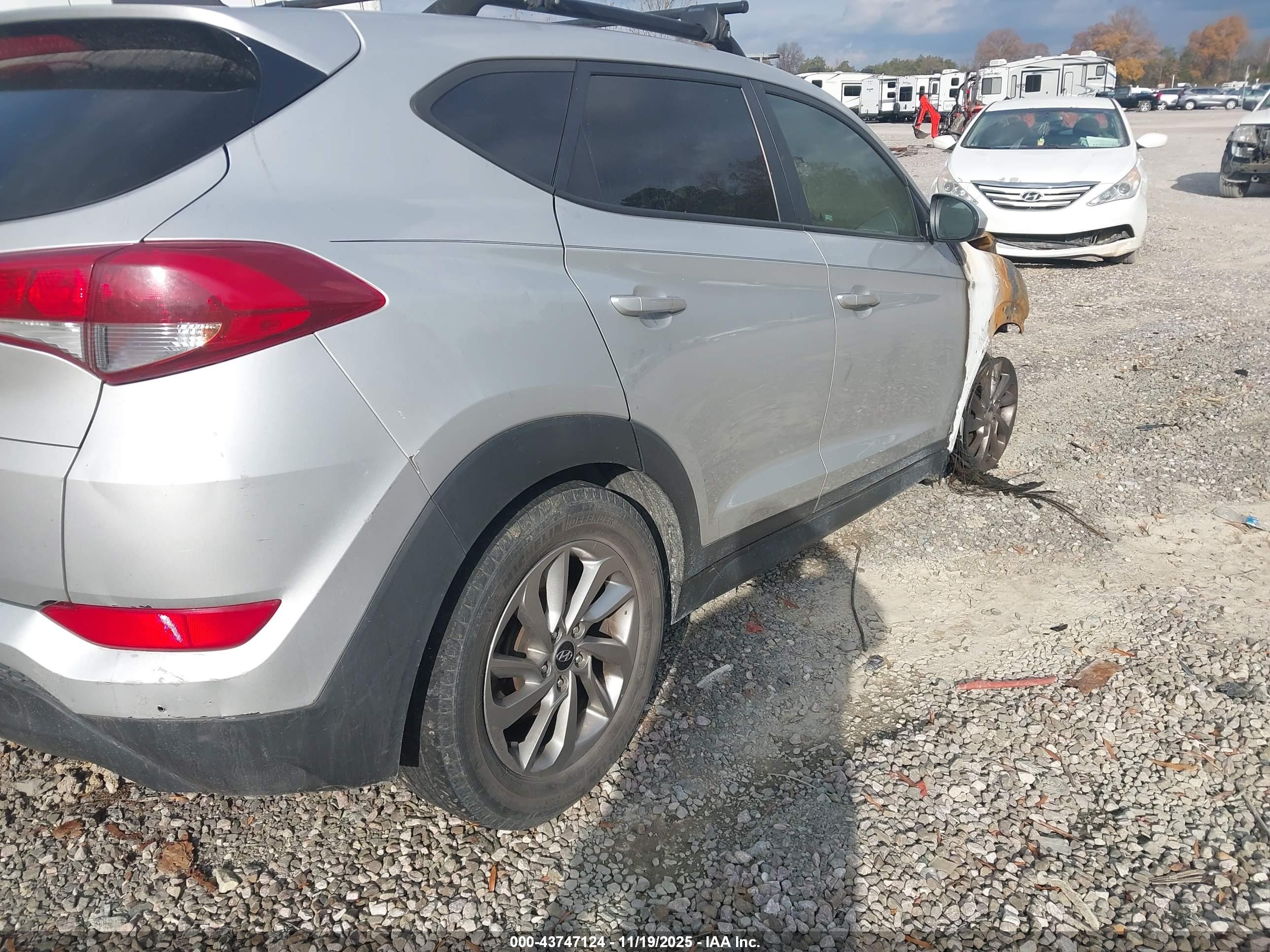 HYUNDAI TUCSON image 4
